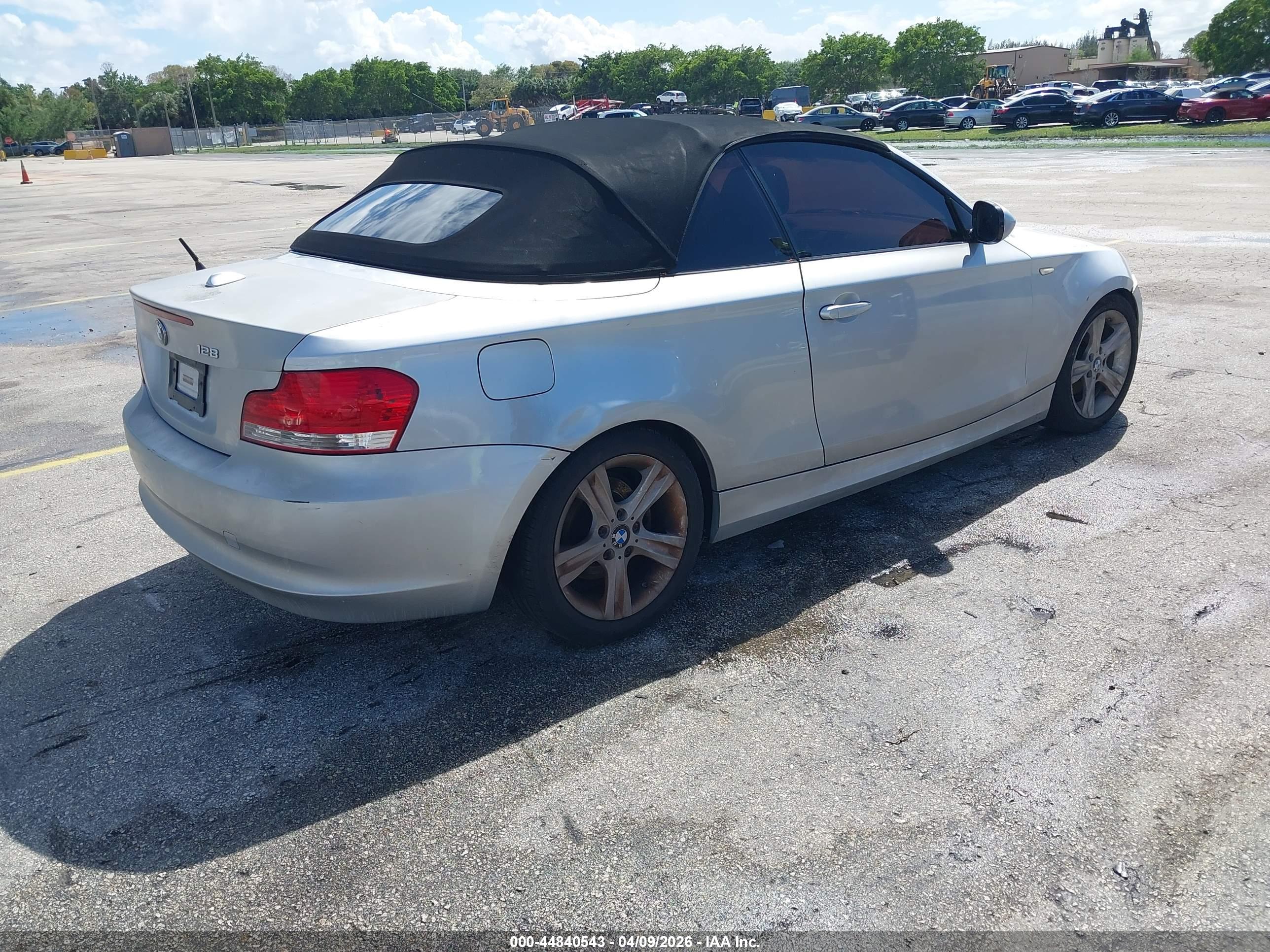 BMW 128I image 4