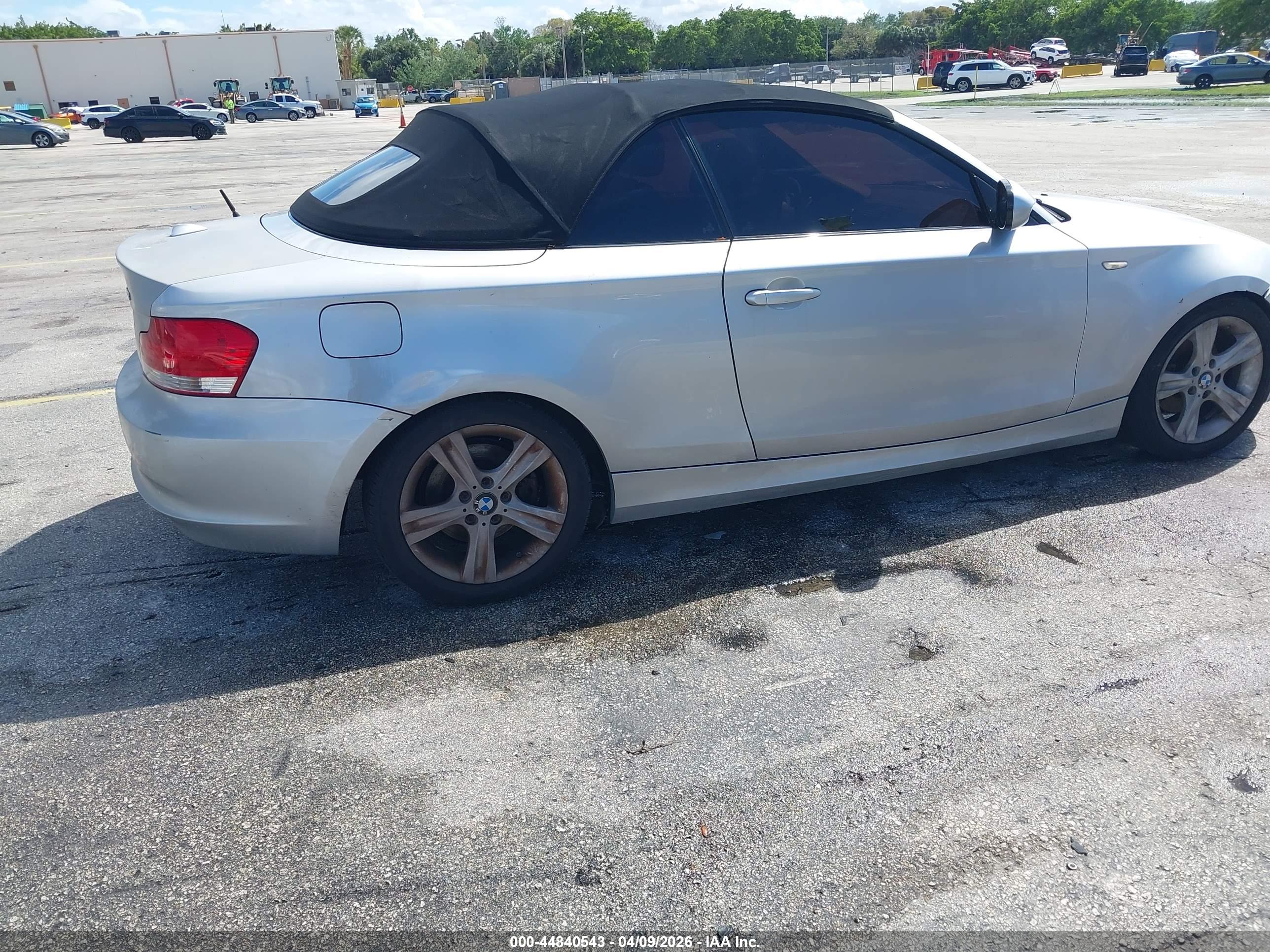 BMW 128I image 6