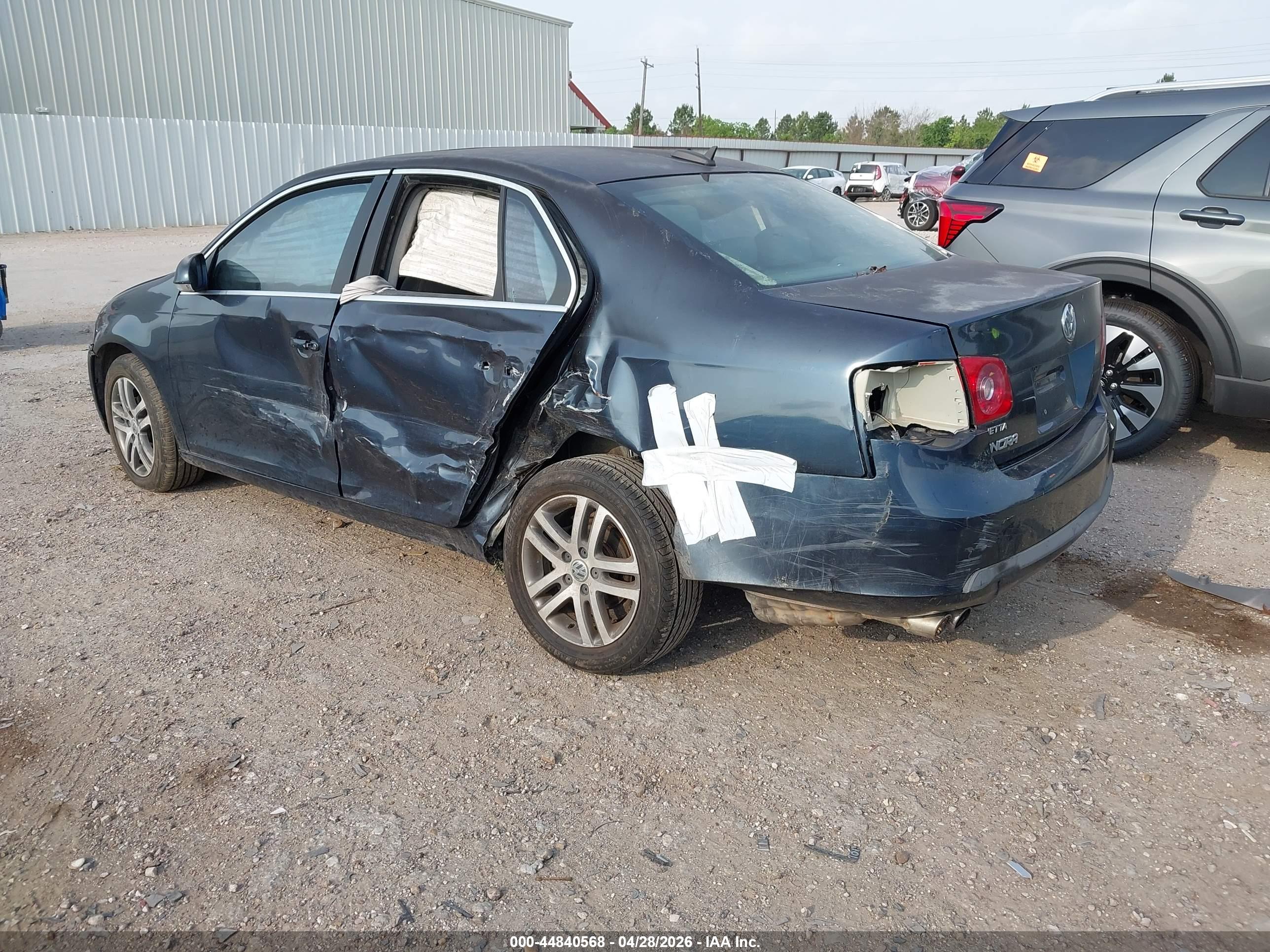 VOLKSWAGEN JETTA image 3