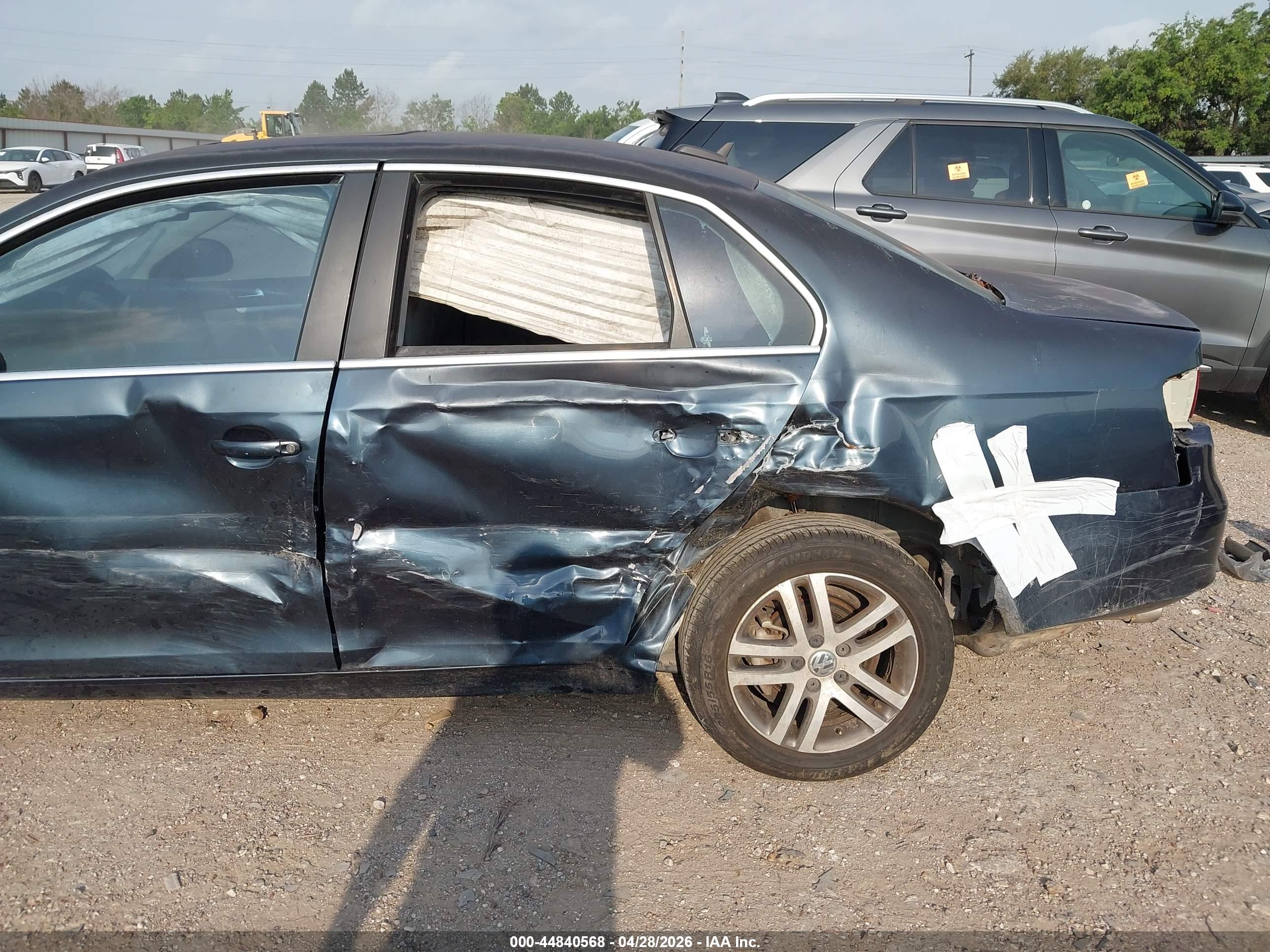 VOLKSWAGEN JETTA image 6