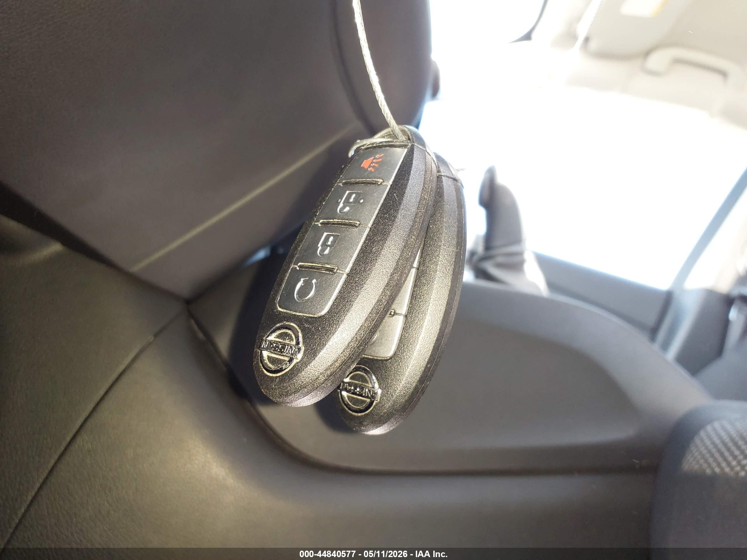 NISSAN ROGUE image 11