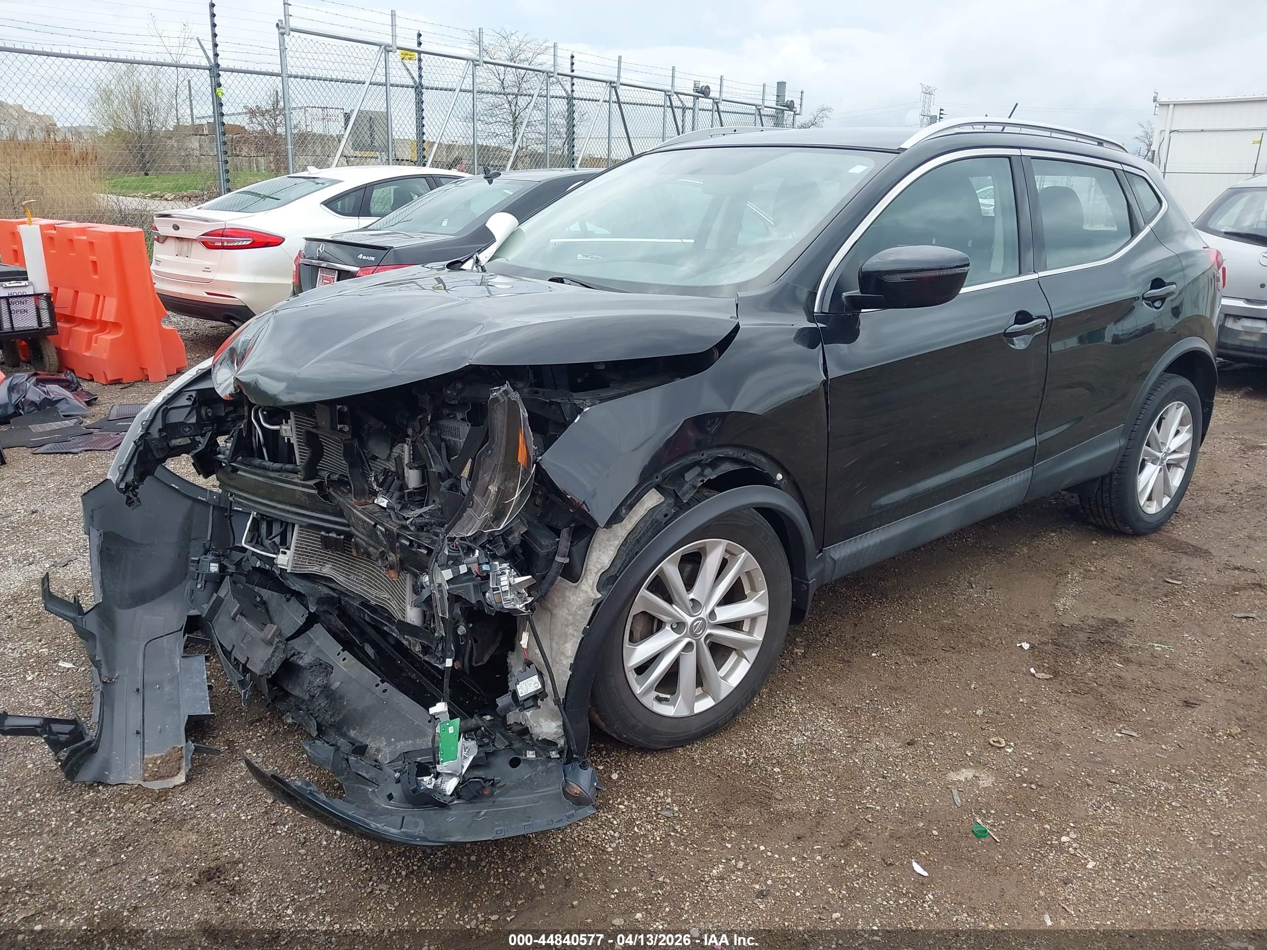 NISSAN ROGUE image 2