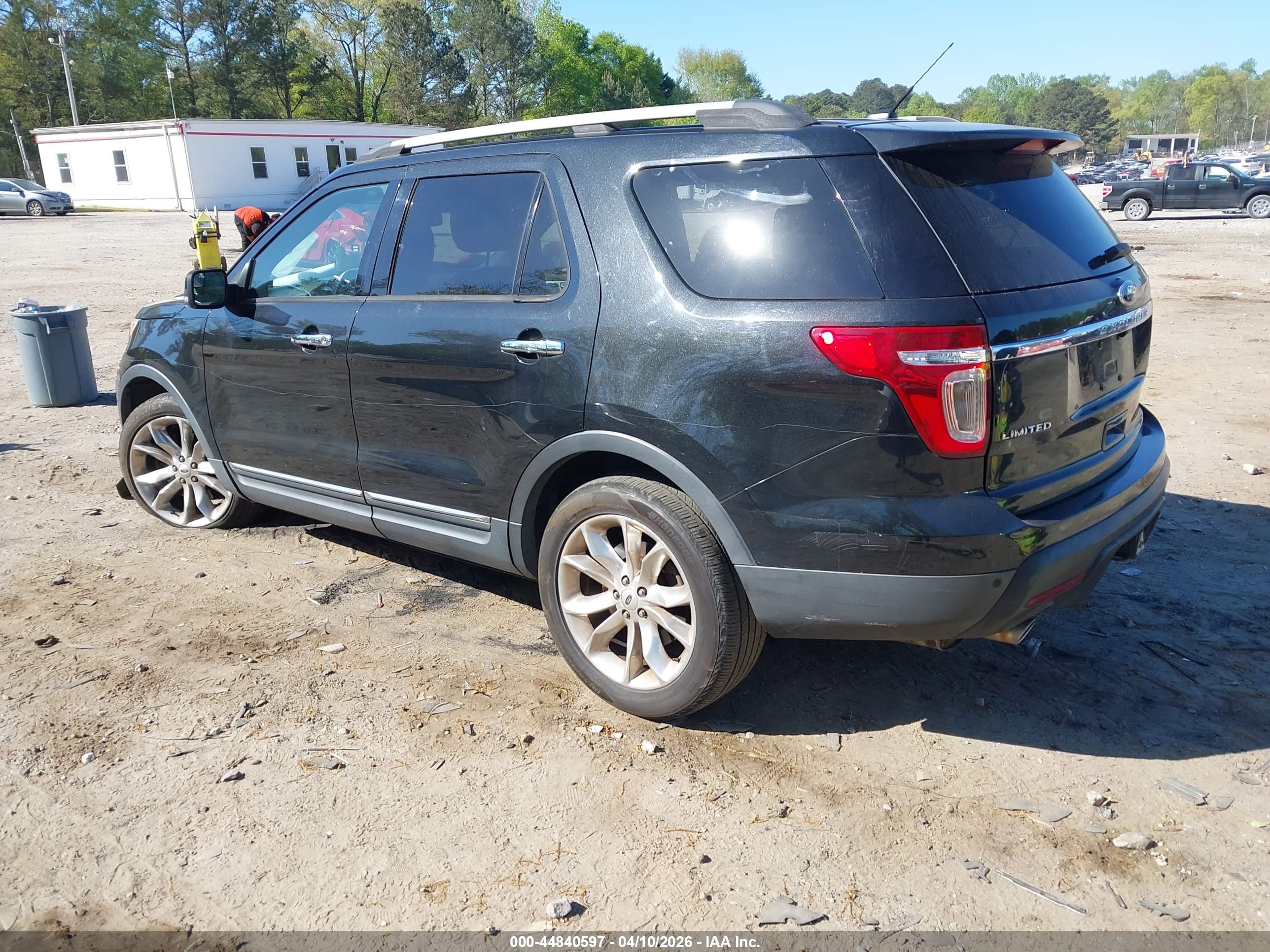 FORD EXPLORER image 3