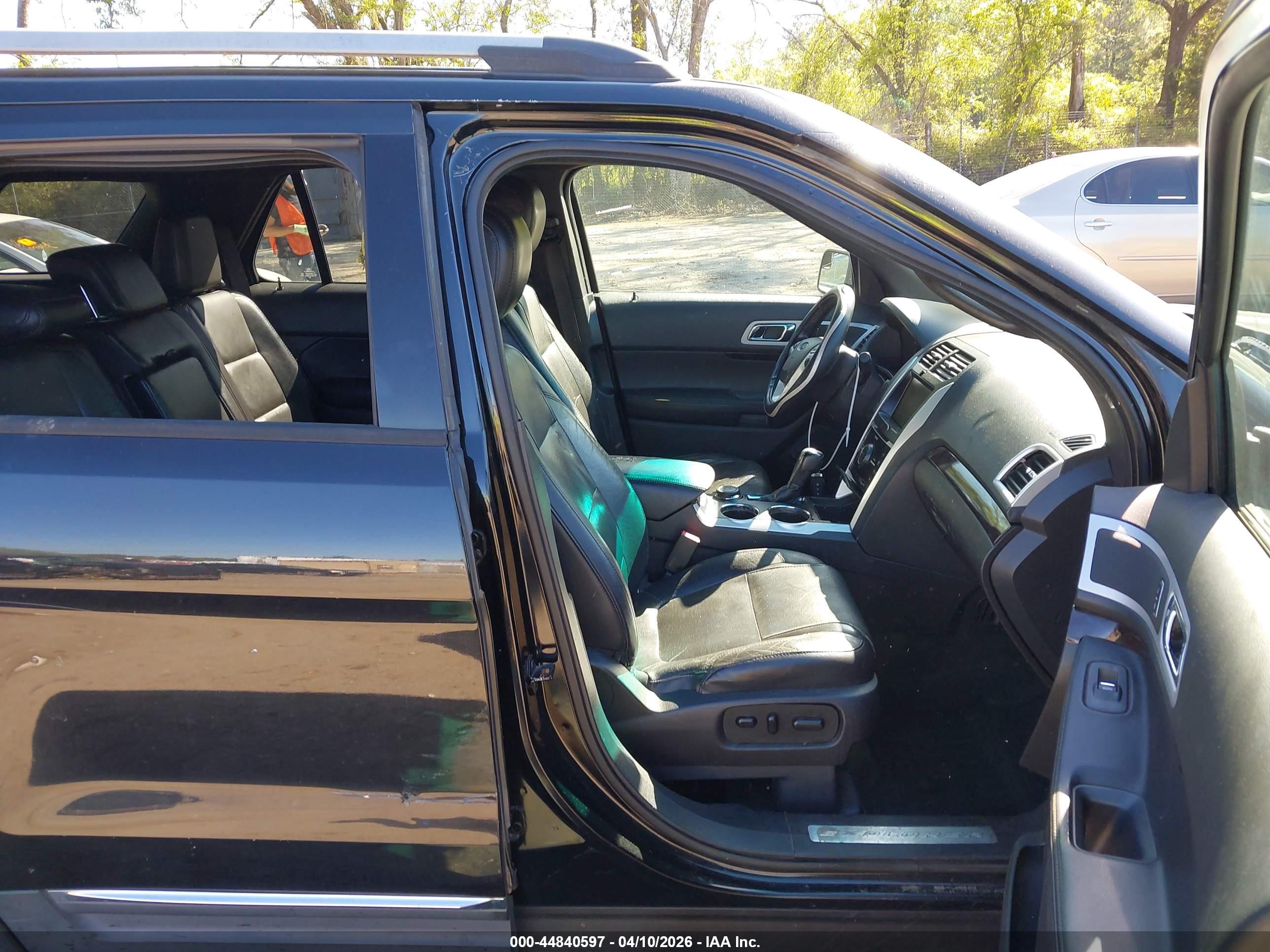 FORD EXPLORER image 5