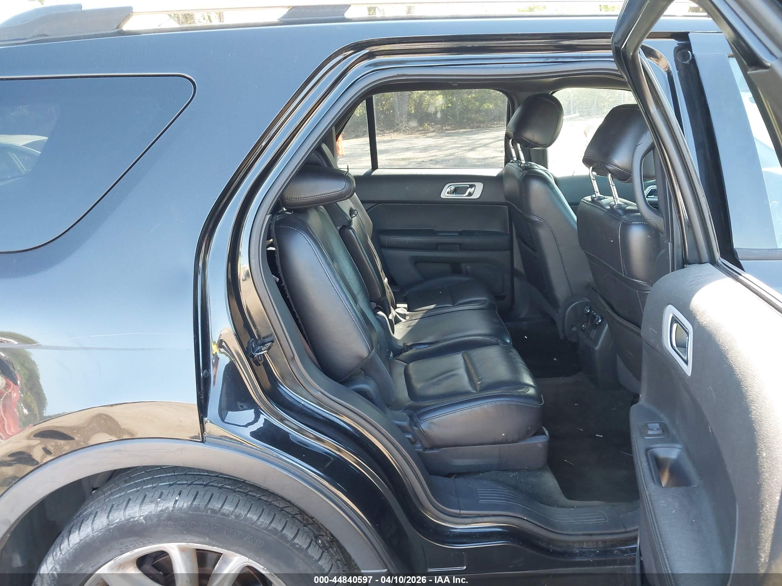 FORD EXPLORER image 8