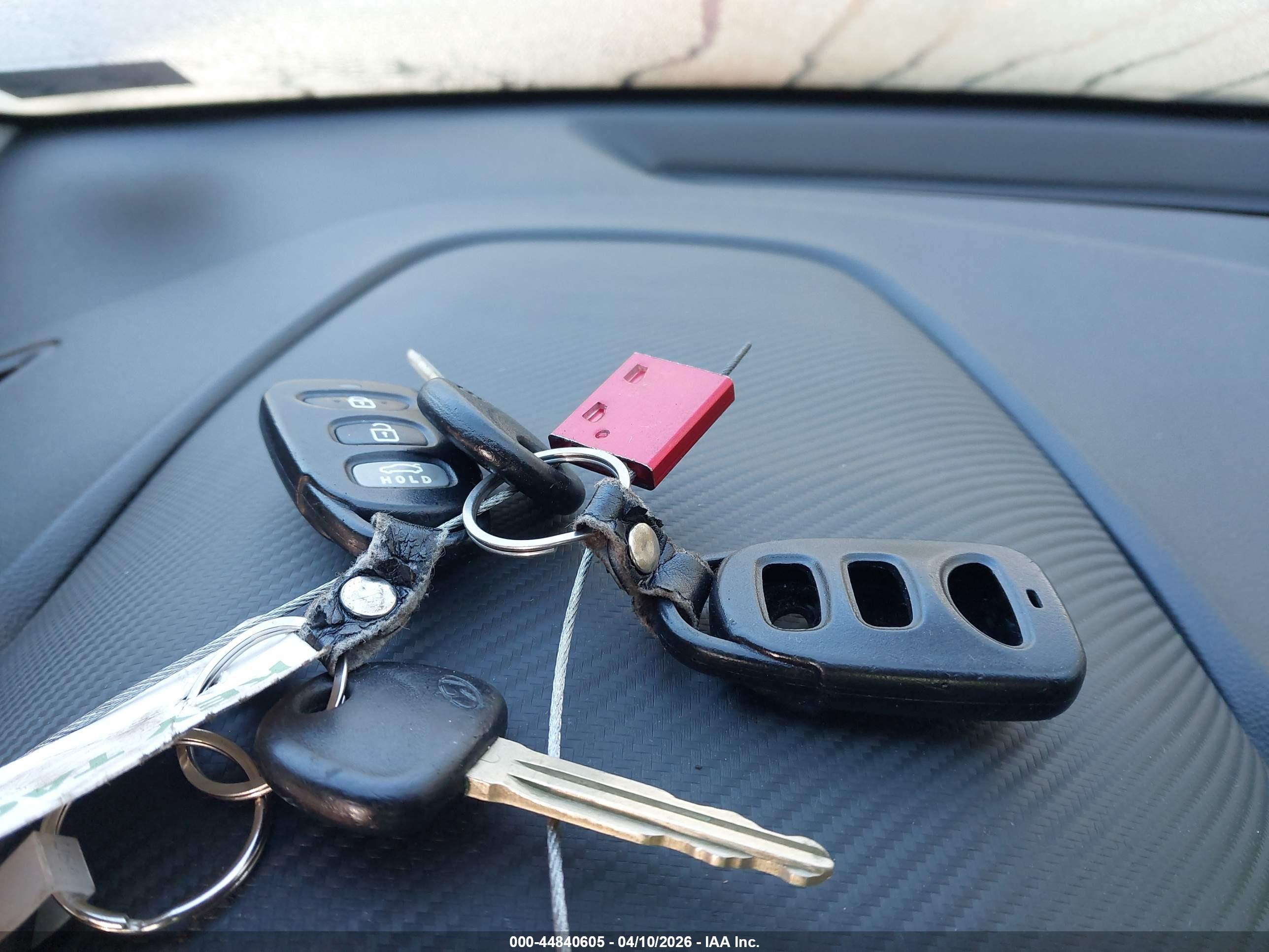 HYUNDAI ELANTRA image 11