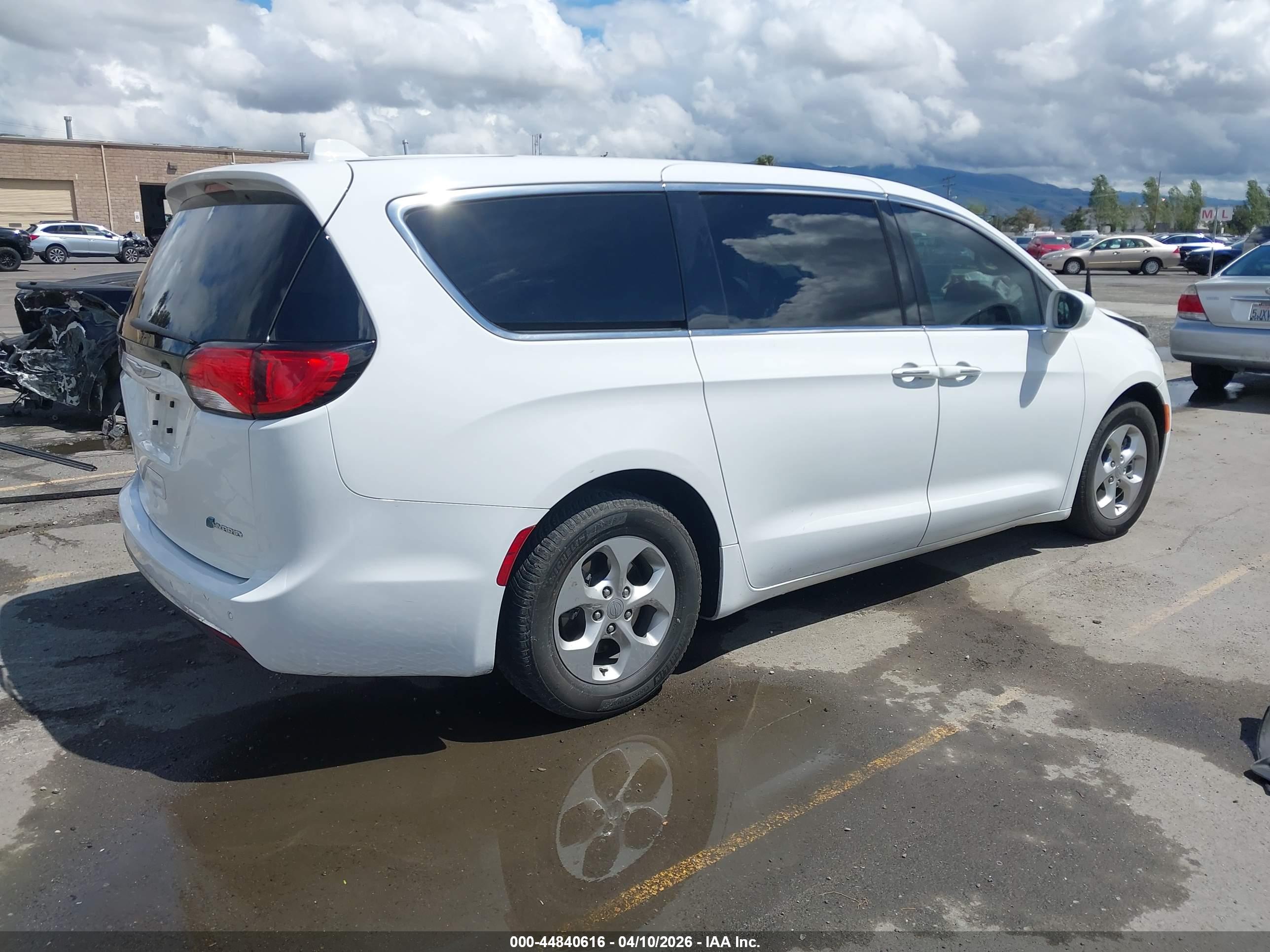 CHRYSLER PACIFICA image 4
