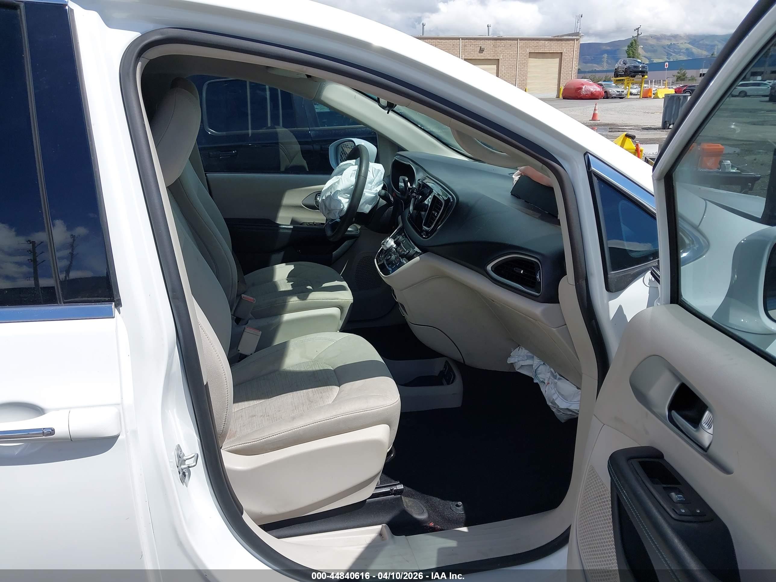 CHRYSLER PACIFICA image 5