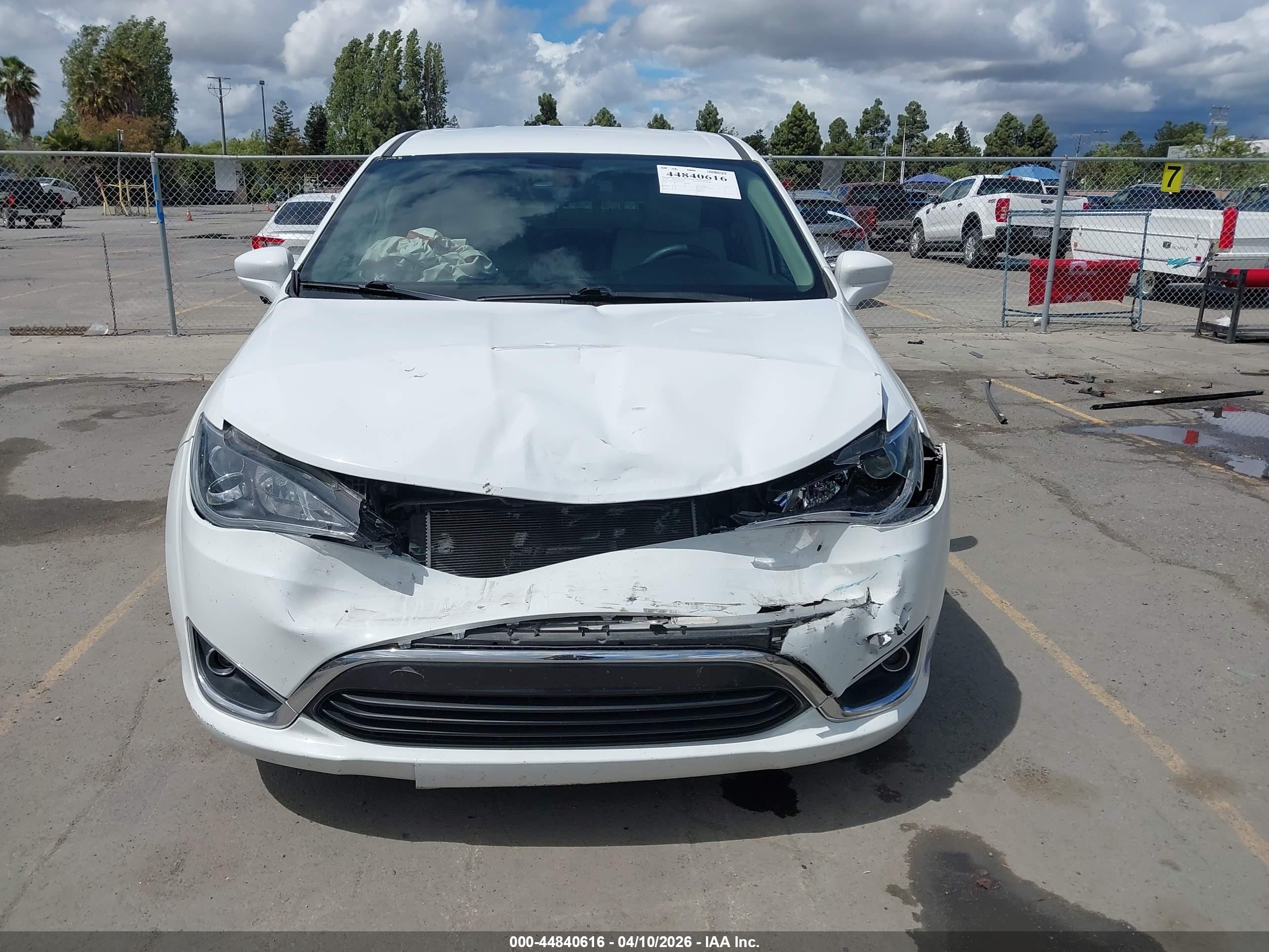 CHRYSLER PACIFICA image 6