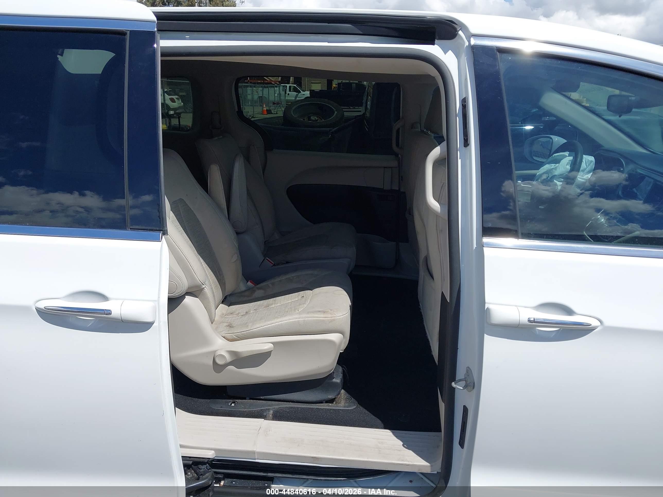 CHRYSLER PACIFICA image 8