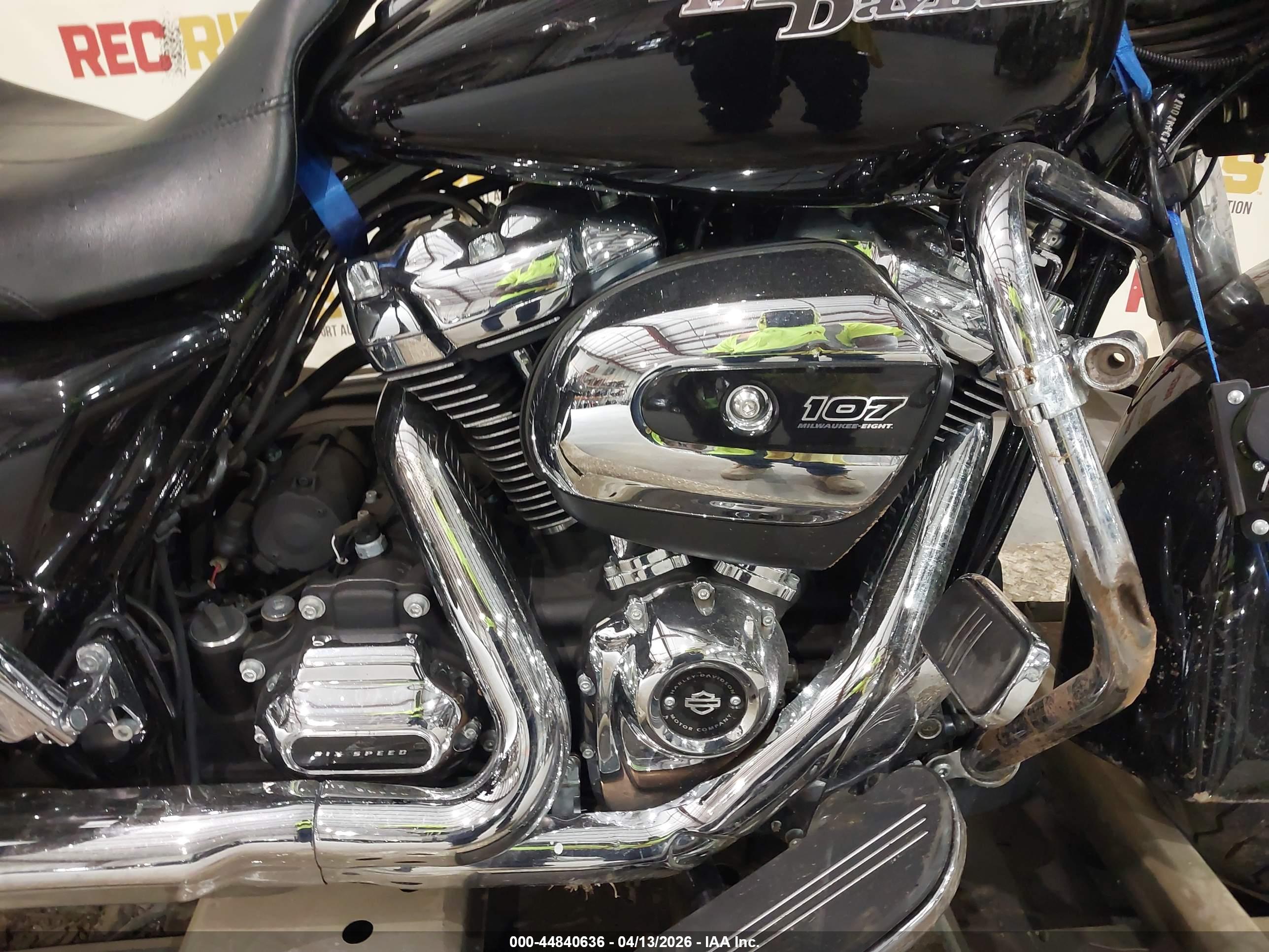 HARLEY-DAVIDSON FLHXS image 8