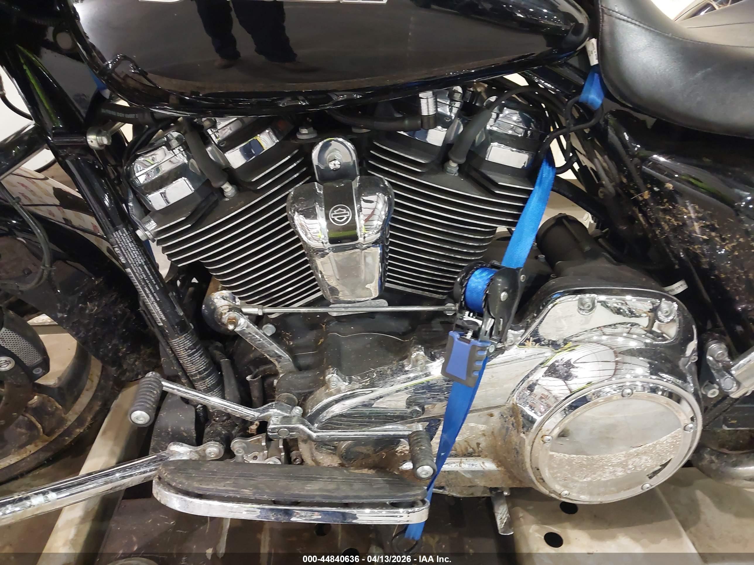 HARLEY-DAVIDSON FLHXS image 9