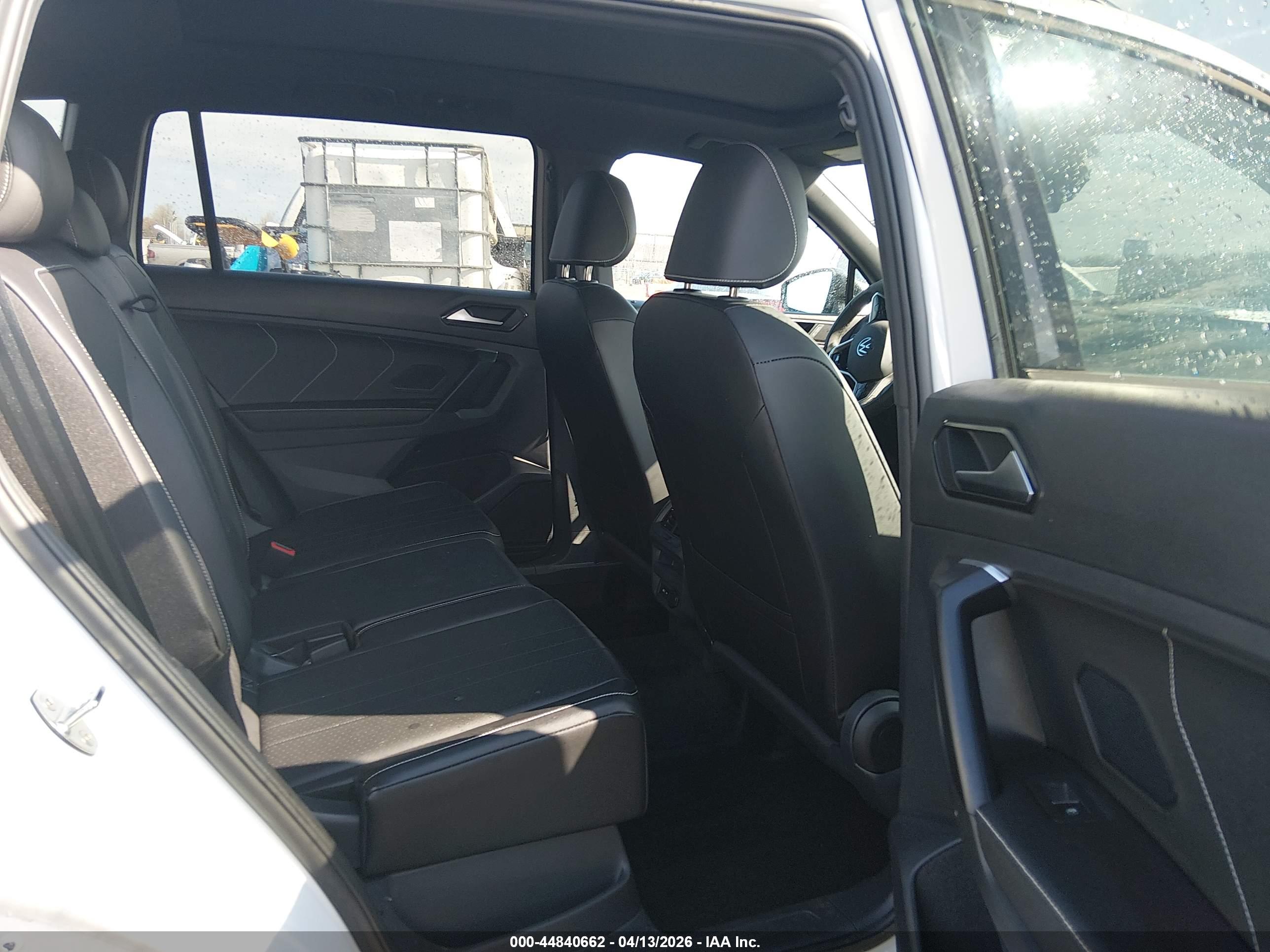 VOLKSWAGEN TIGUAN image 8
