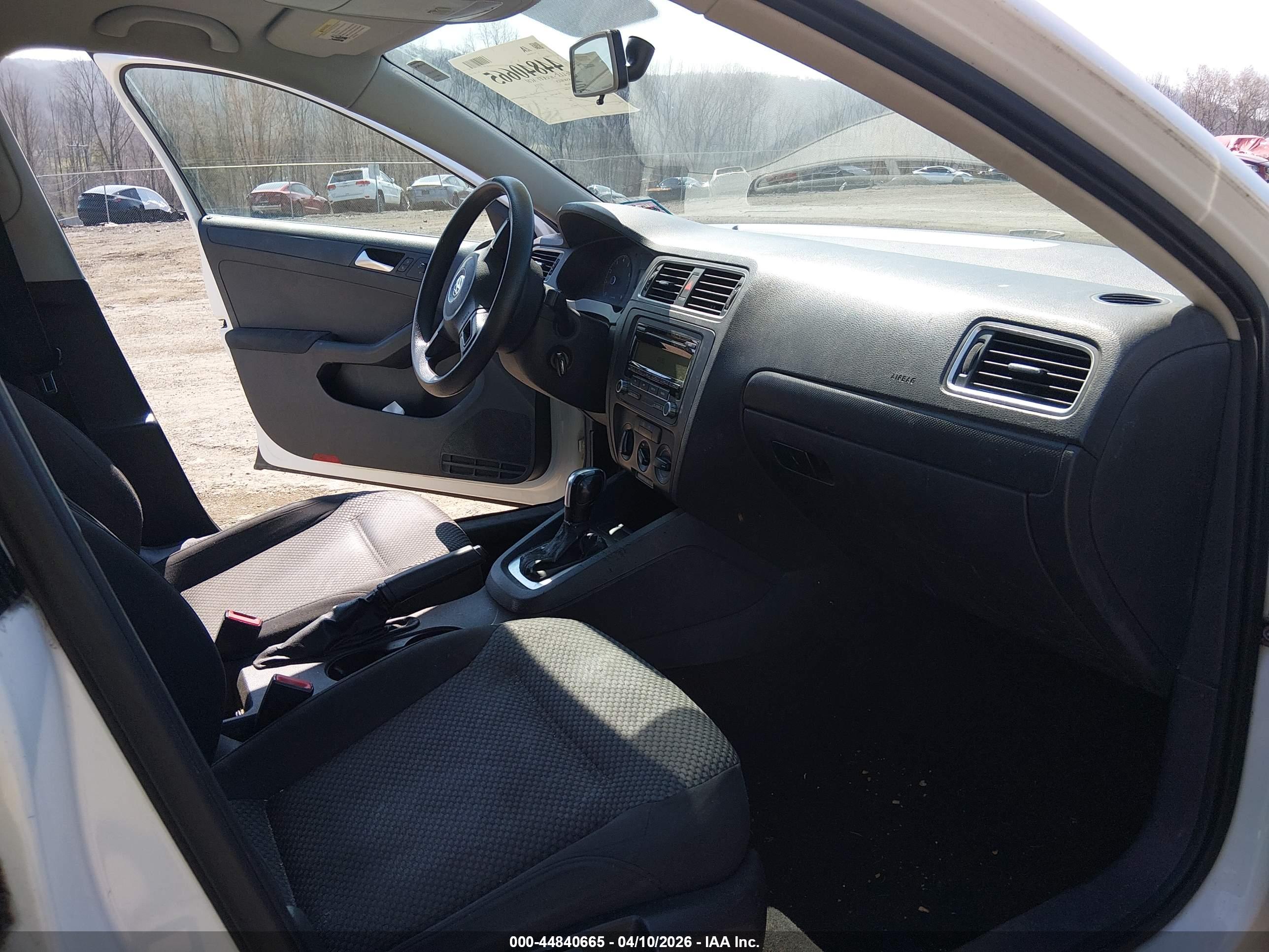 VOLKSWAGEN JETTA image 5