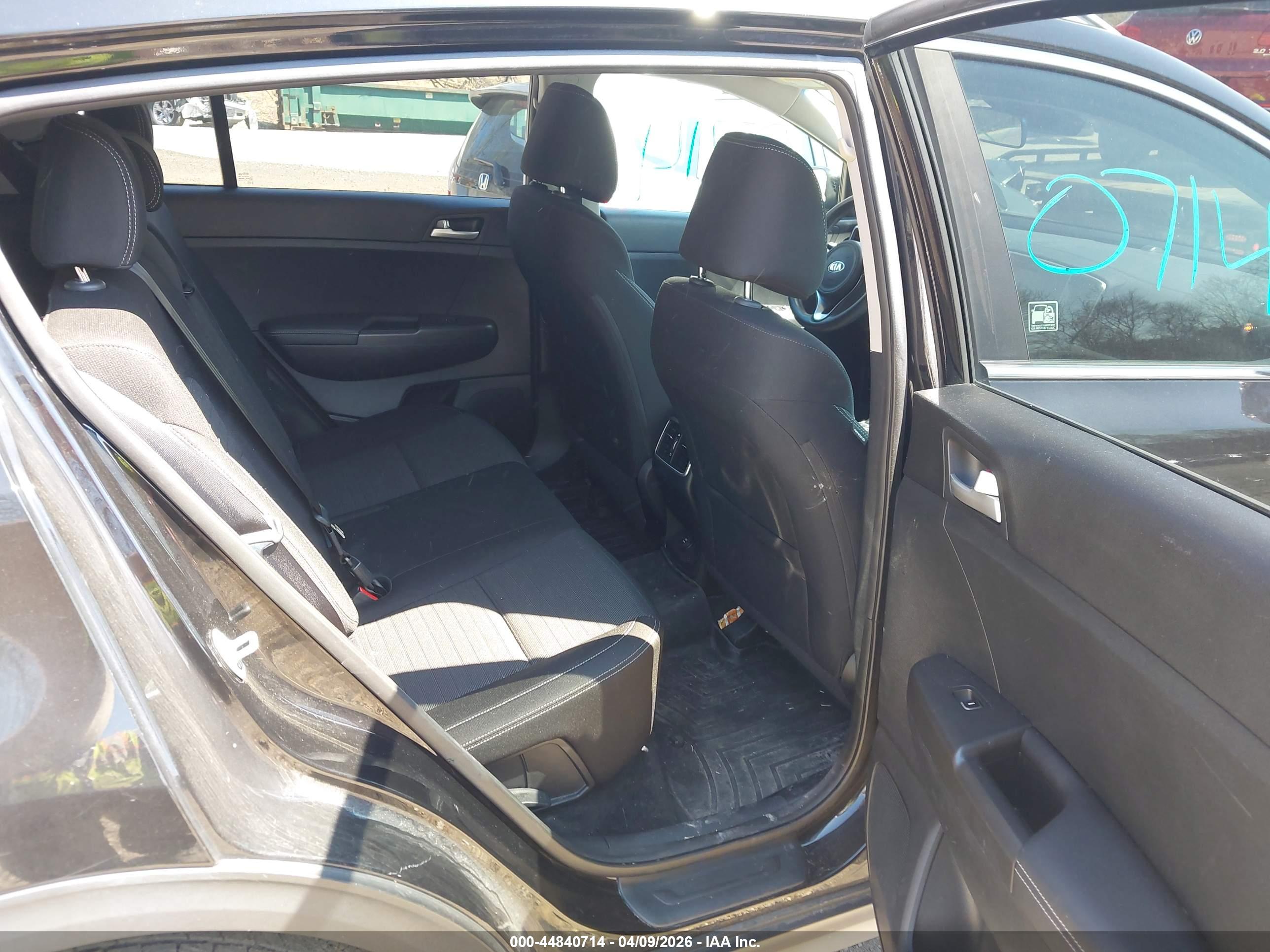 KIA SPORTAGE image 8
