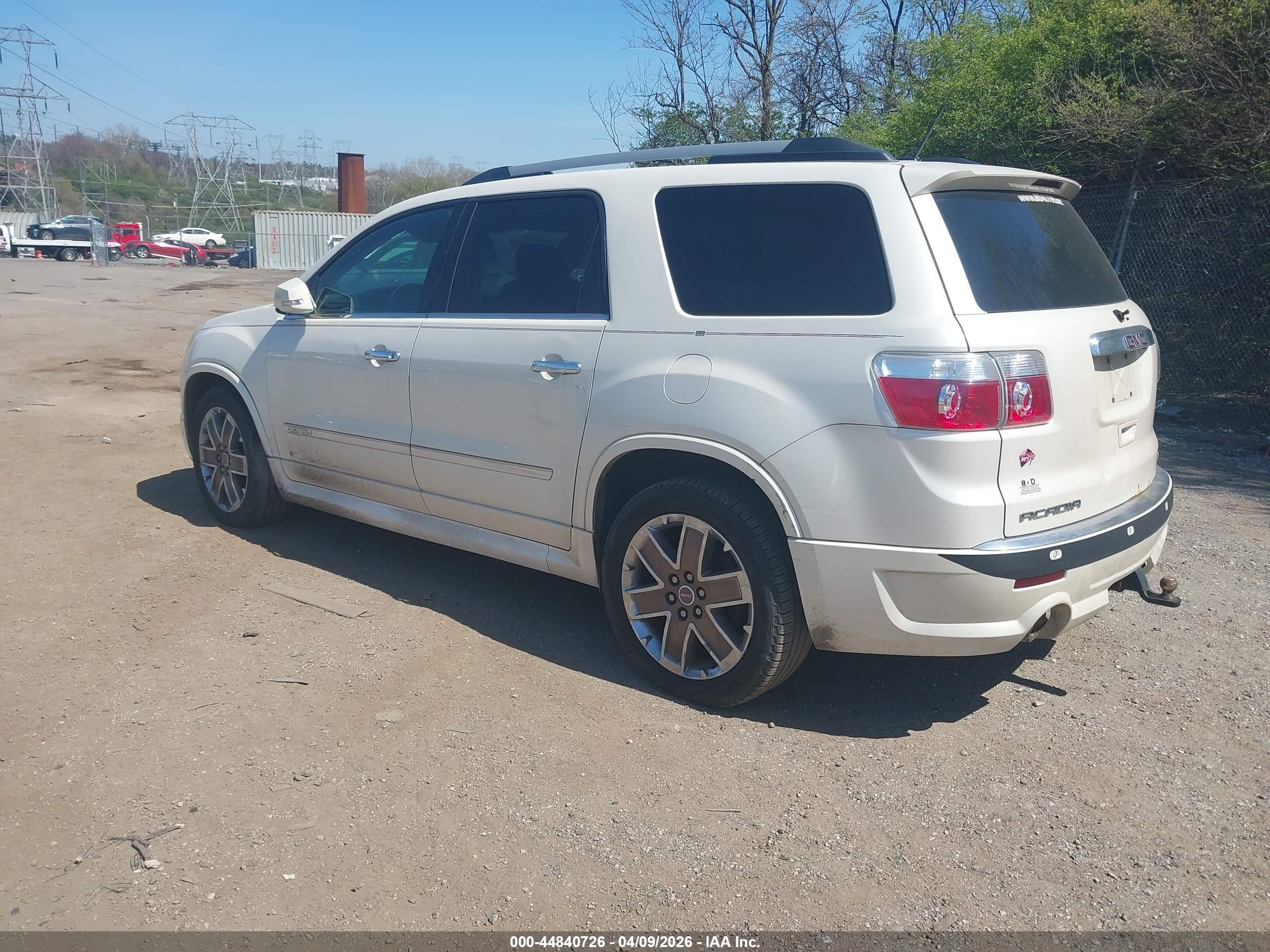 GMC ACADIA image 3