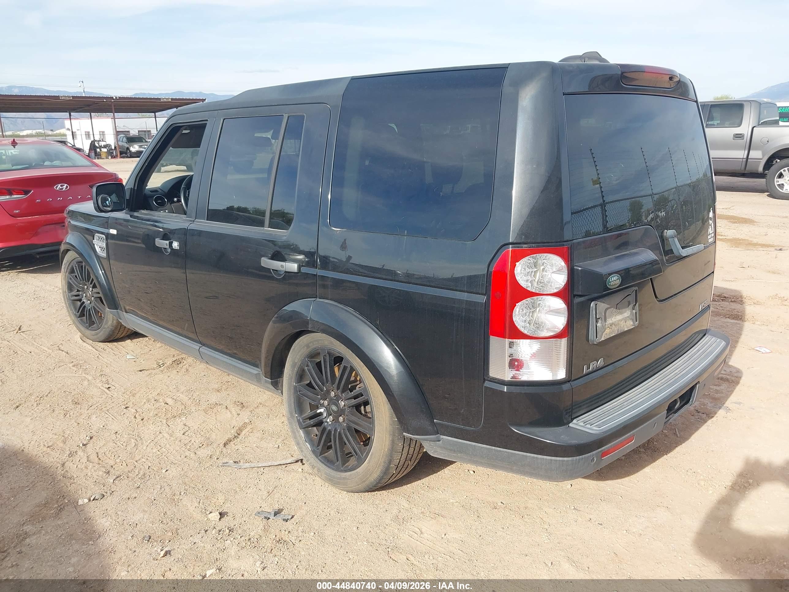 LAND ROVER image 3