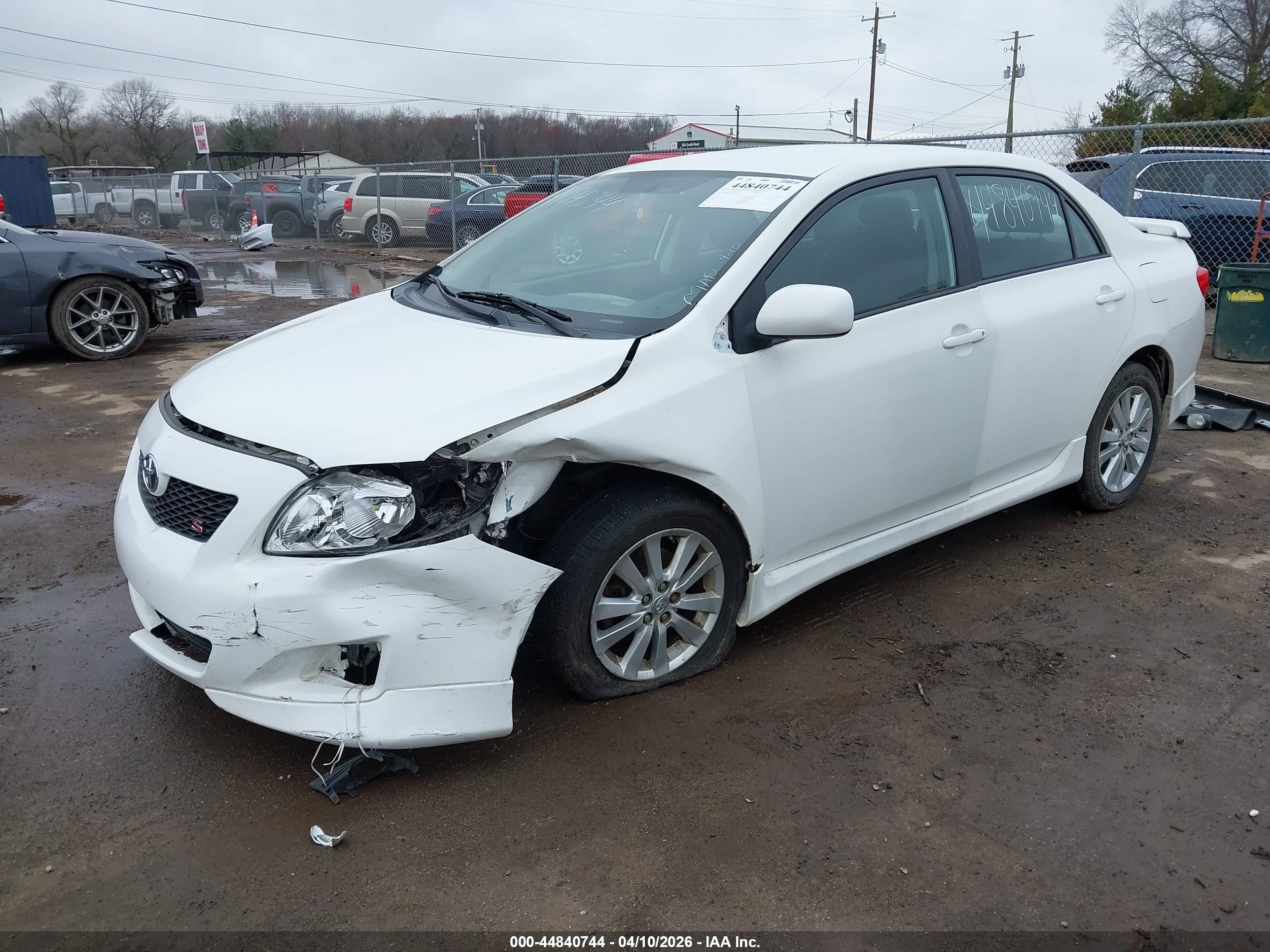 TOYOTA COROLLA image 2