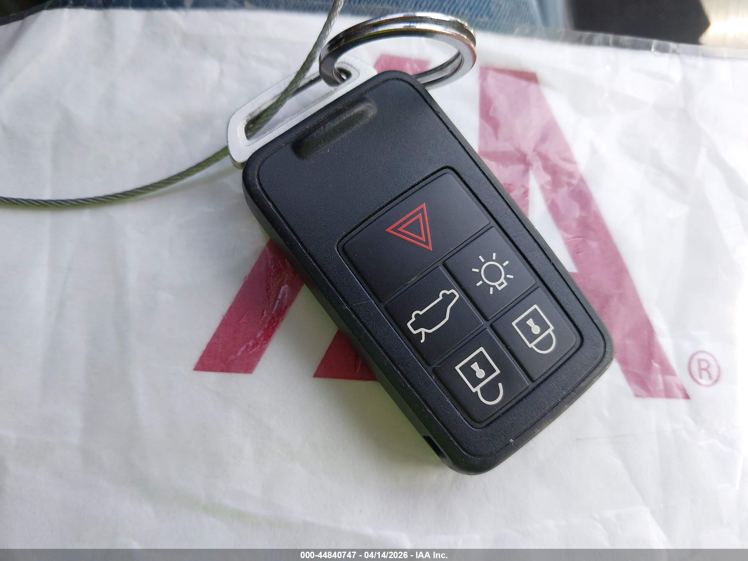 VOLVO XC60 image 11