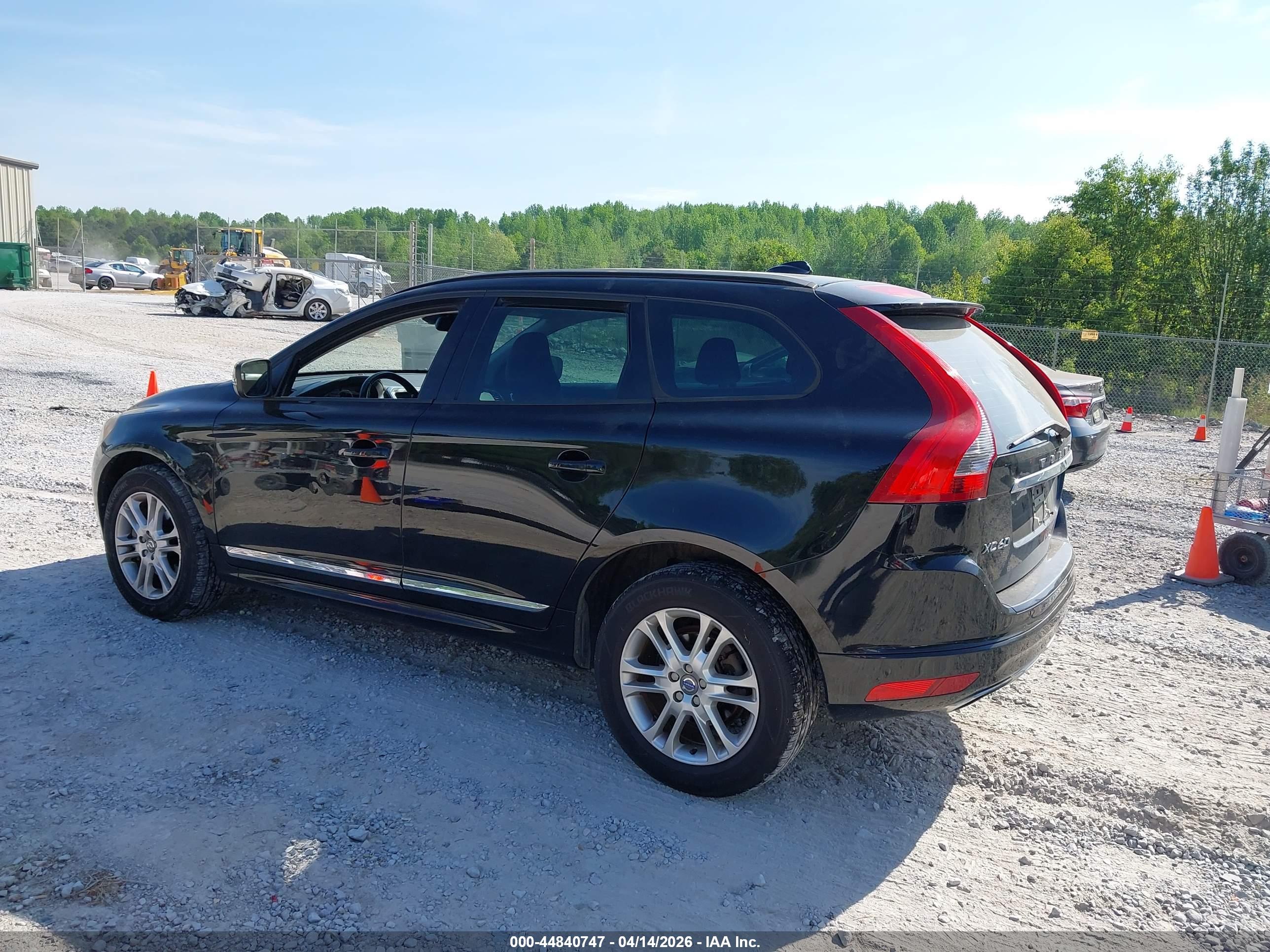 VOLVO XC60 image 3