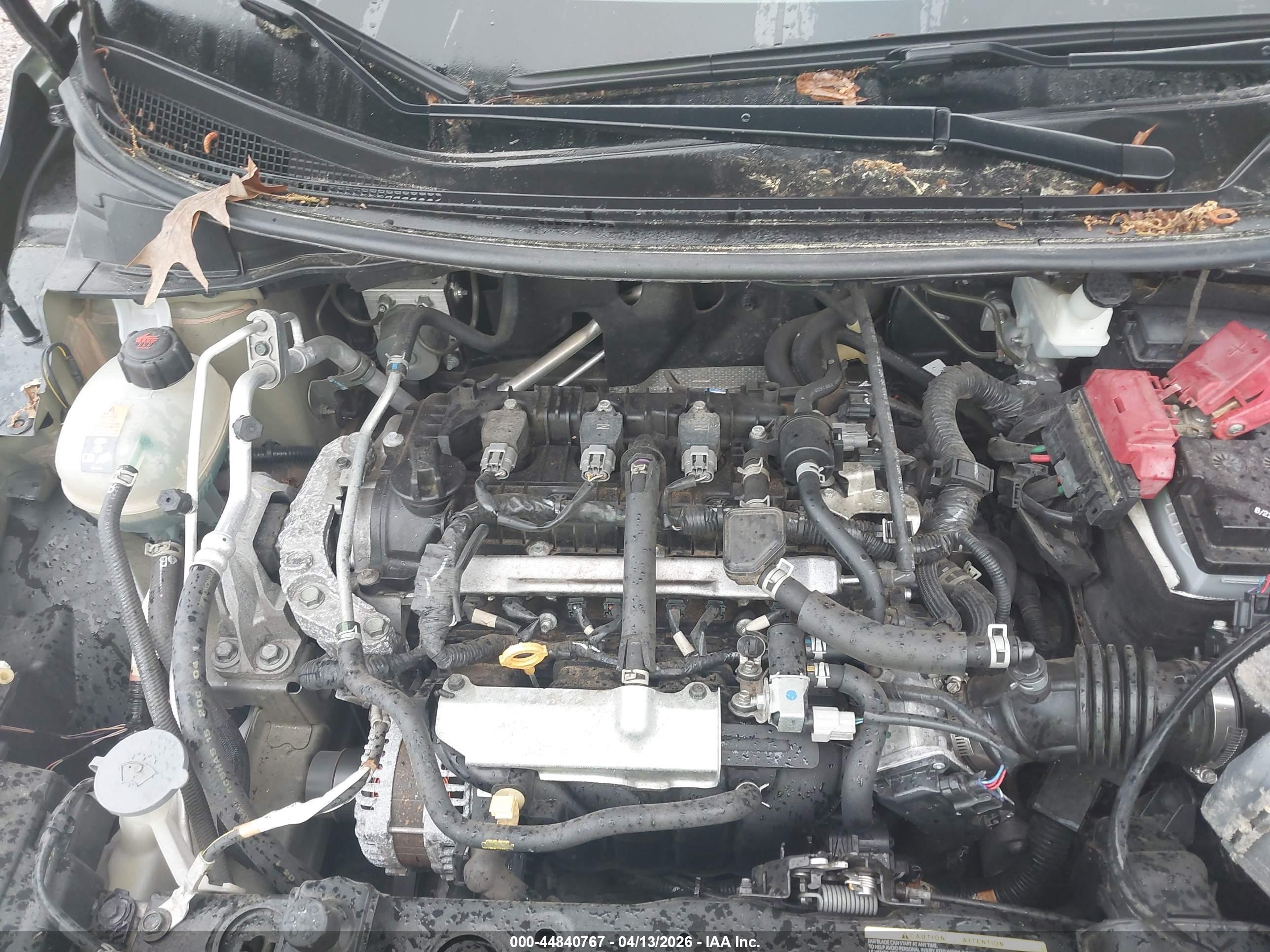 NISSAN VERSA image 10