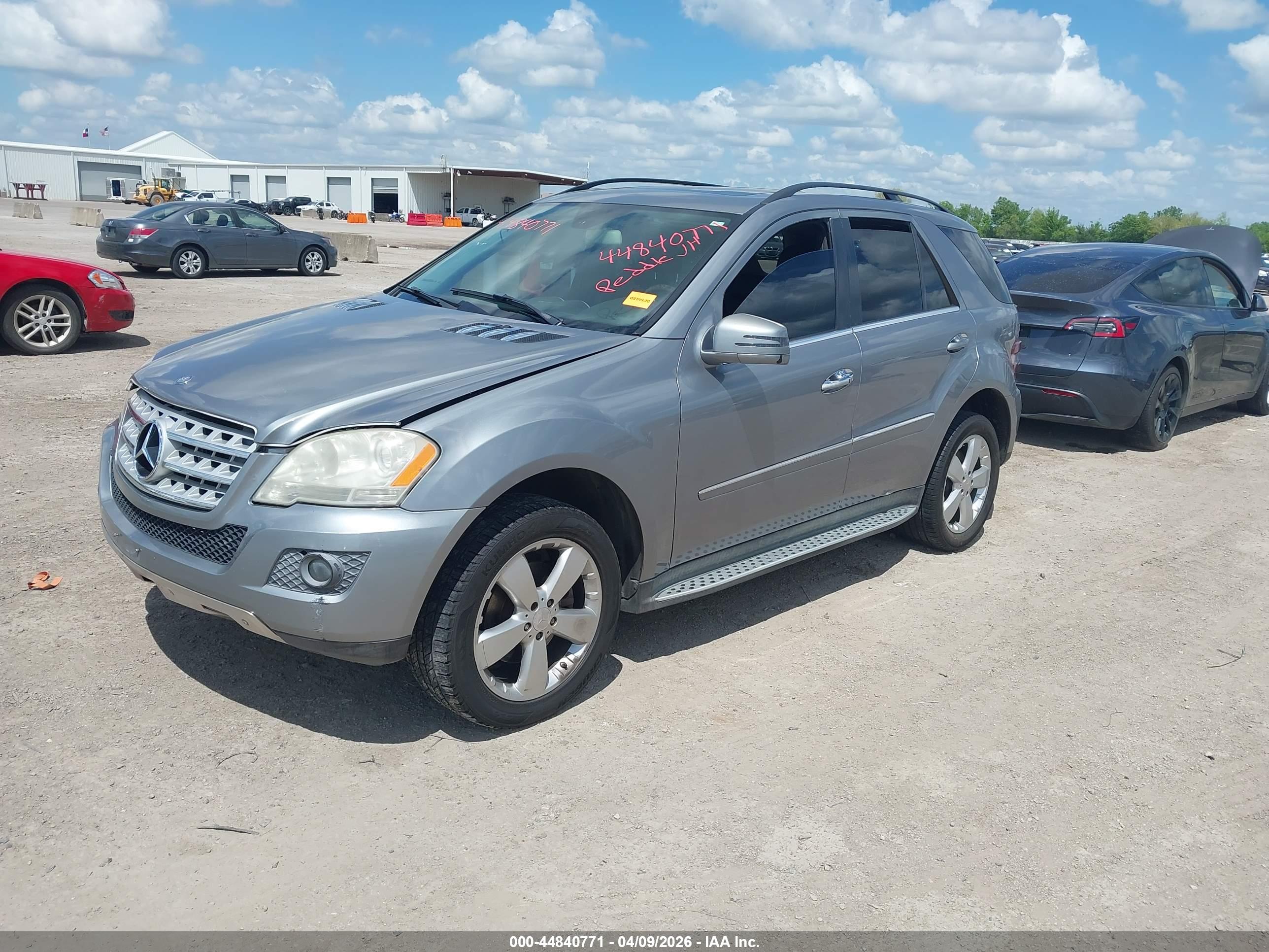 MERCEDES-BENZ ML image 2