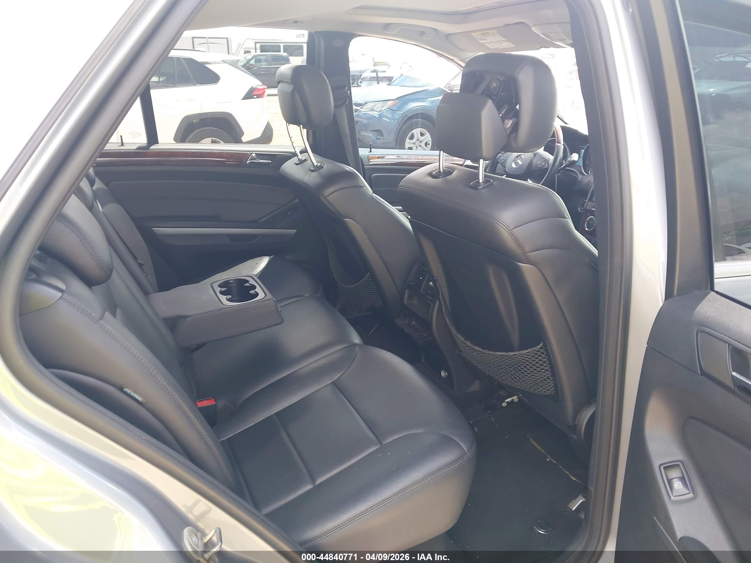 MERCEDES-BENZ ML image 8