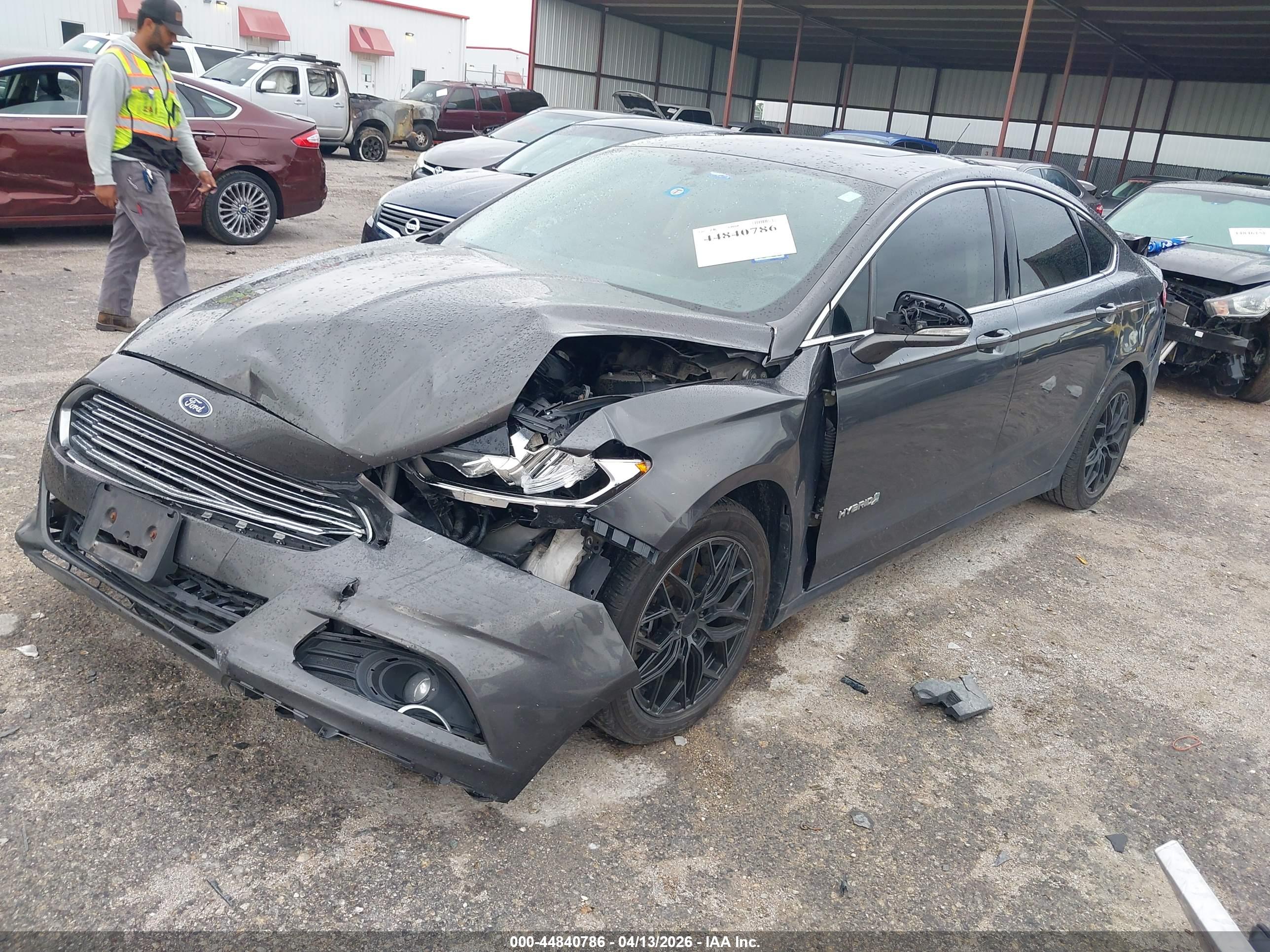 FORD FUSION image 2
