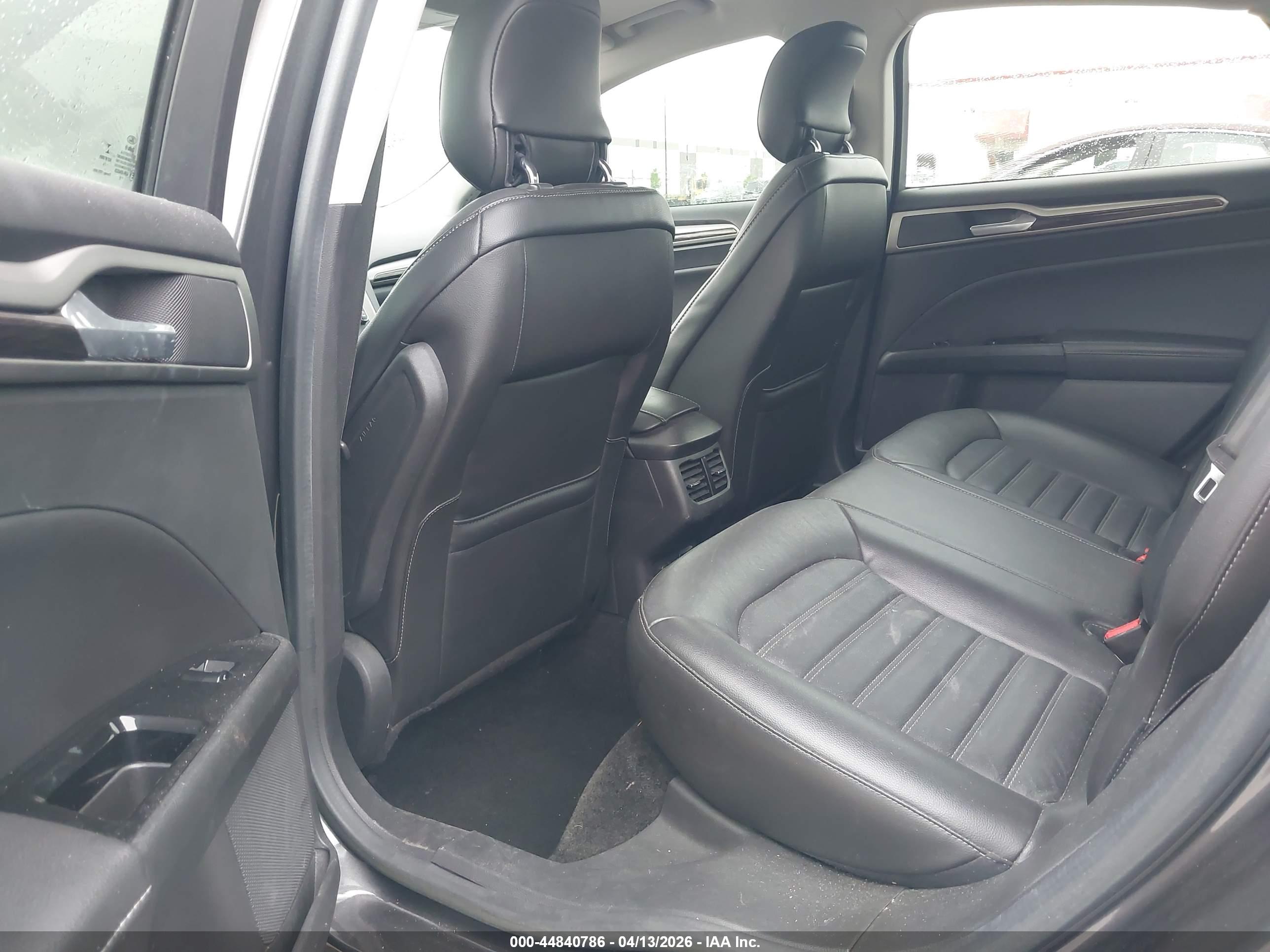 FORD FUSION image 8