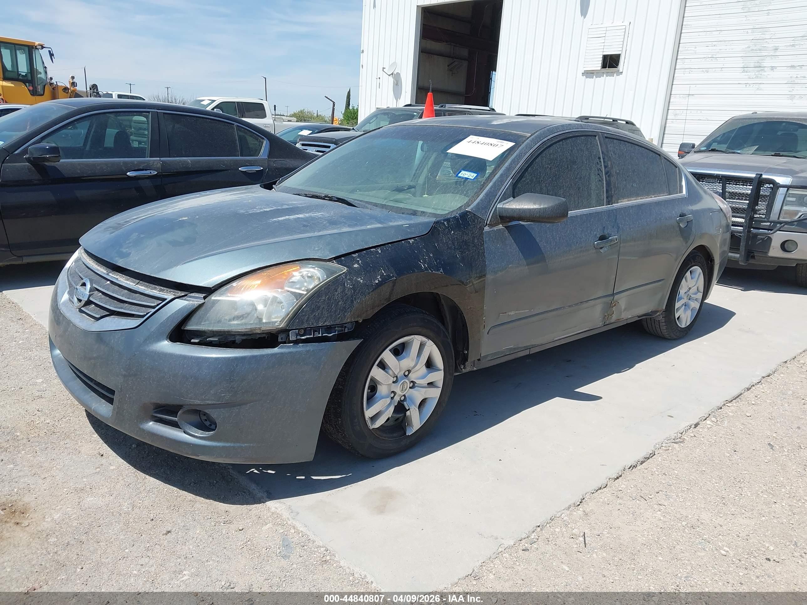 NISSAN ALTIMA image 2