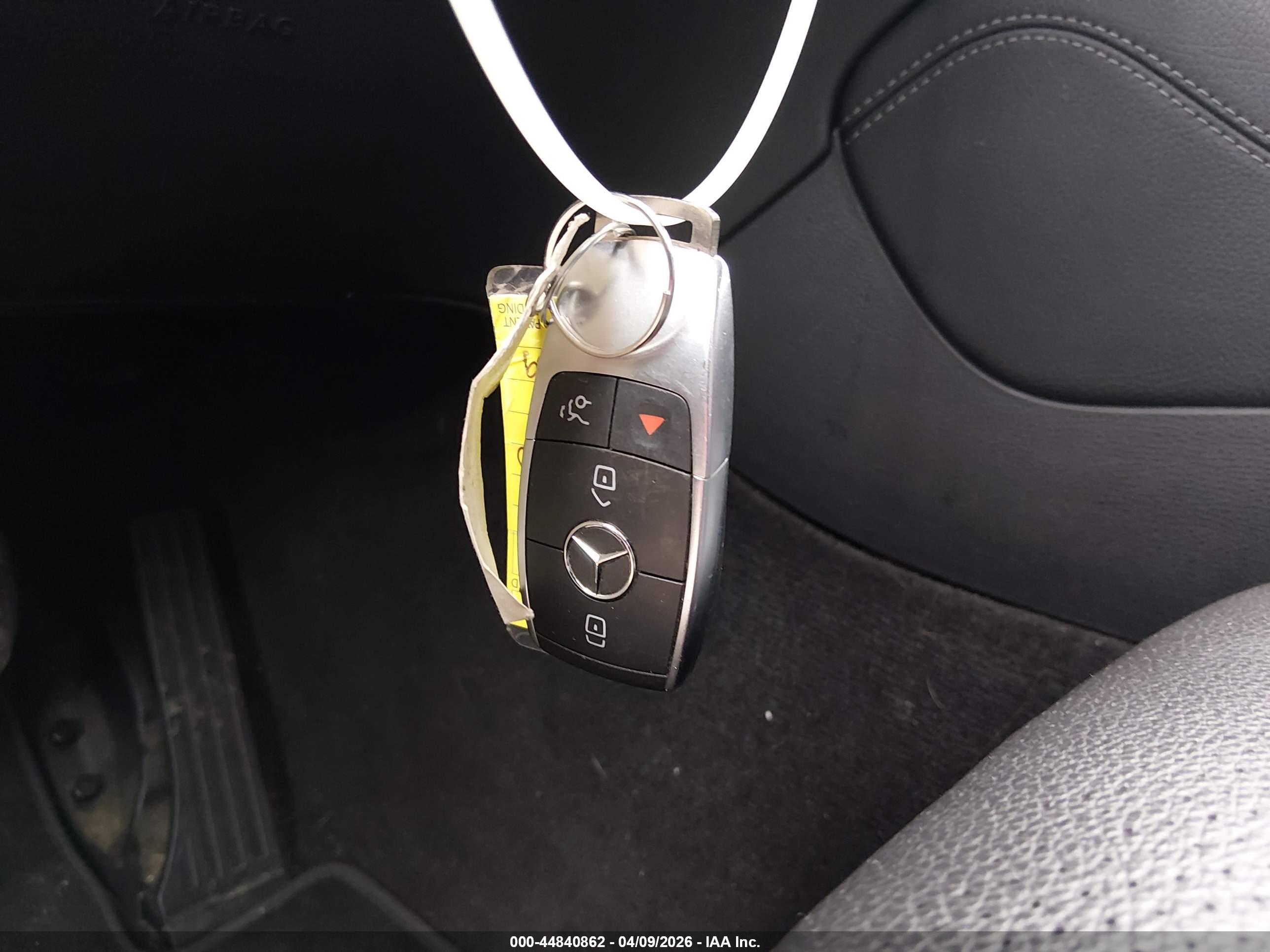MERCEDES-BENZ GLC image 11