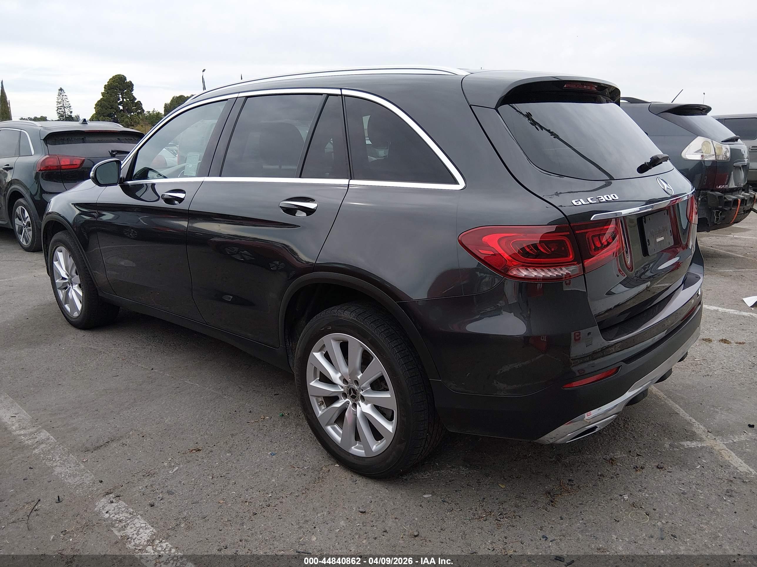 MERCEDES-BENZ GLC image 3