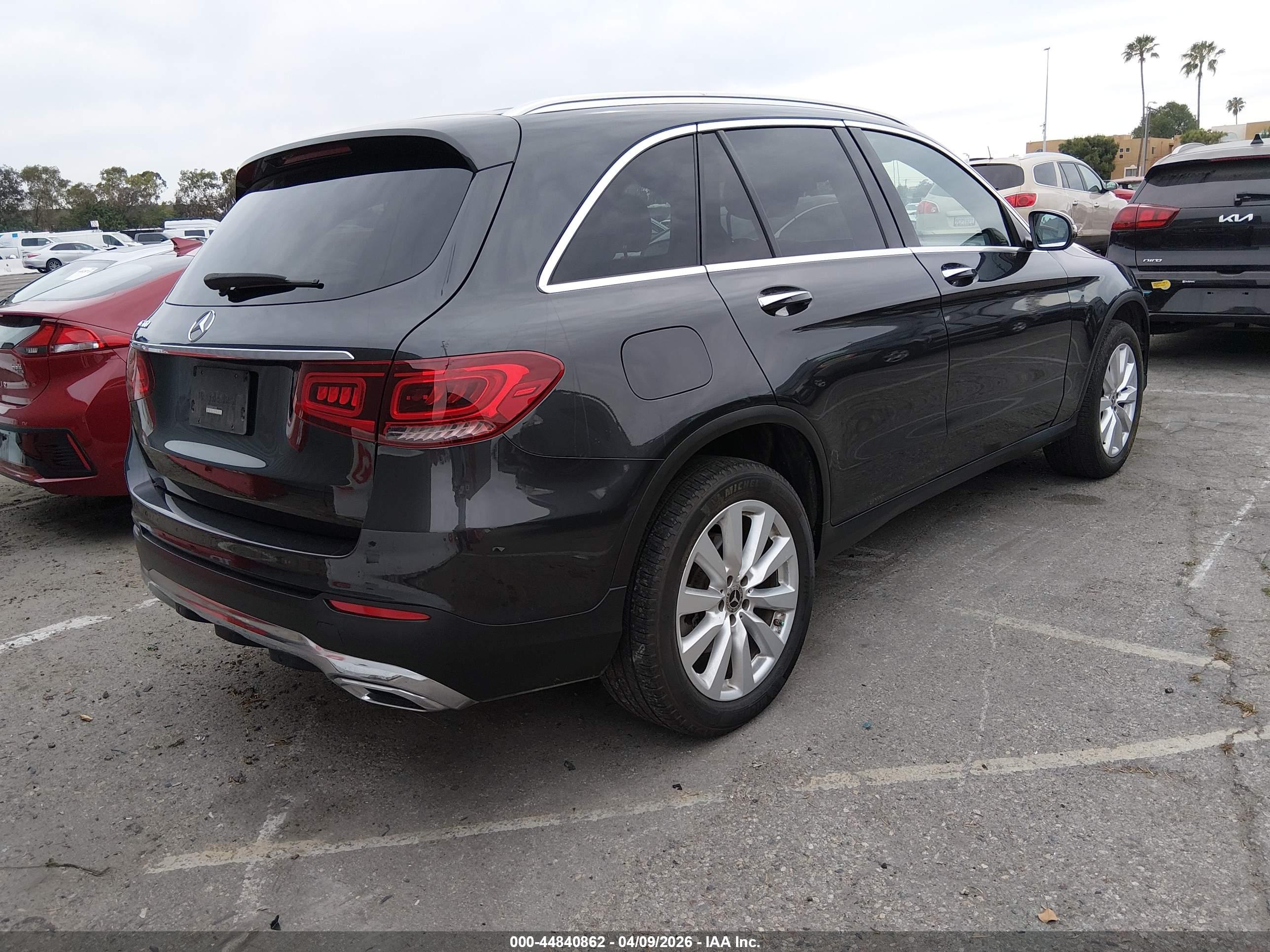 MERCEDES-BENZ GLC image 4