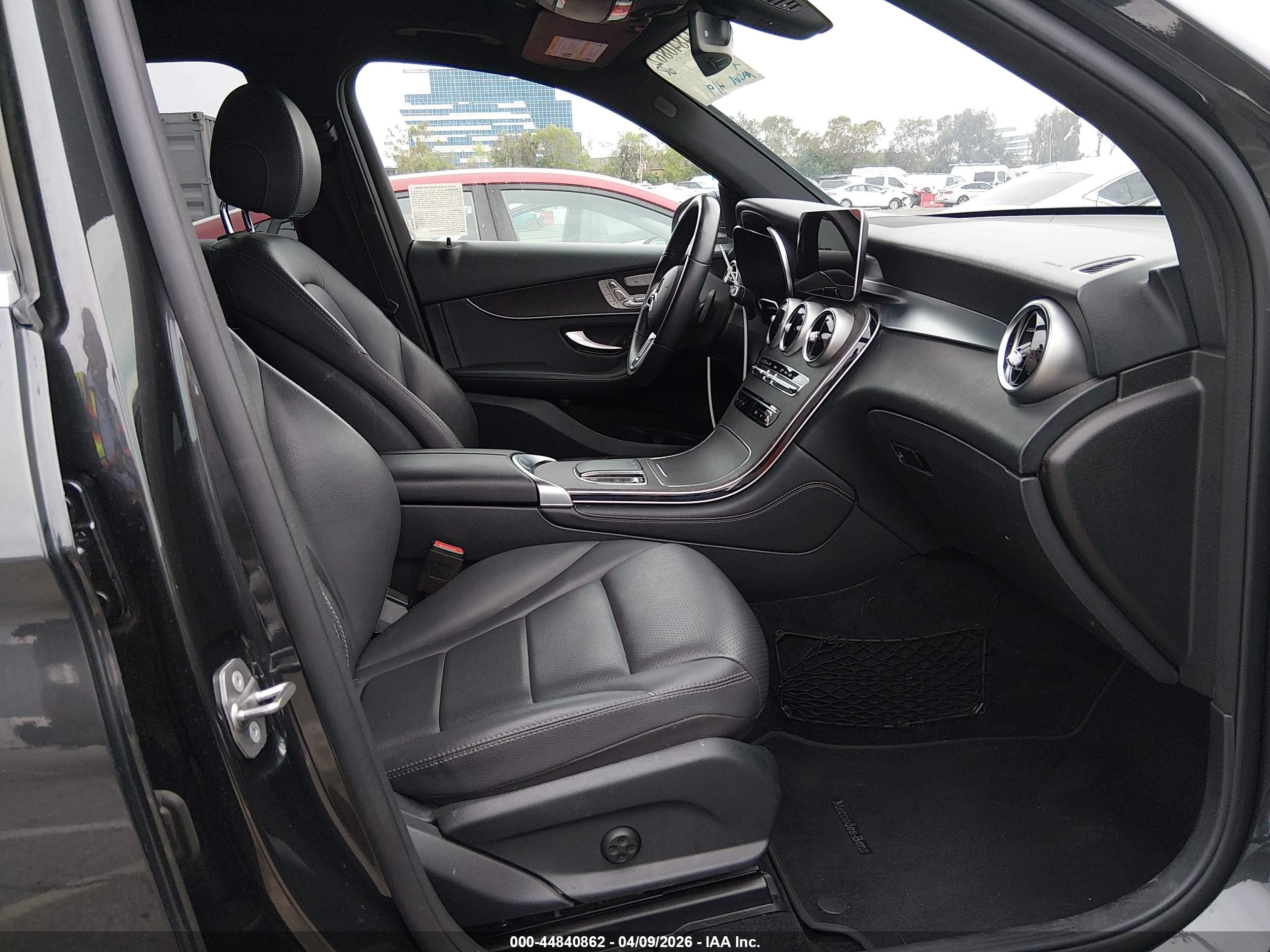 MERCEDES-BENZ GLC image 5