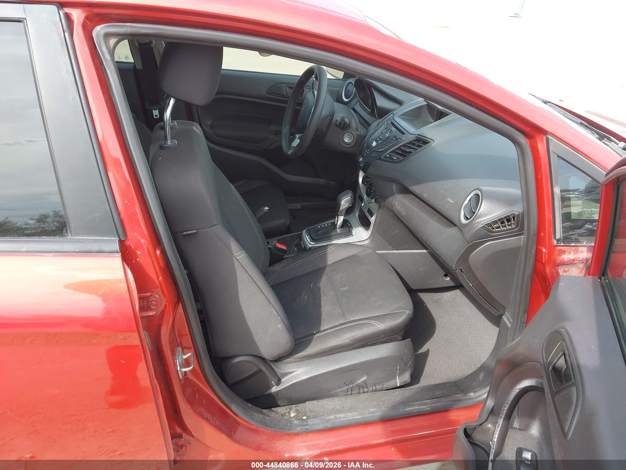 FORD FIESTA image 5