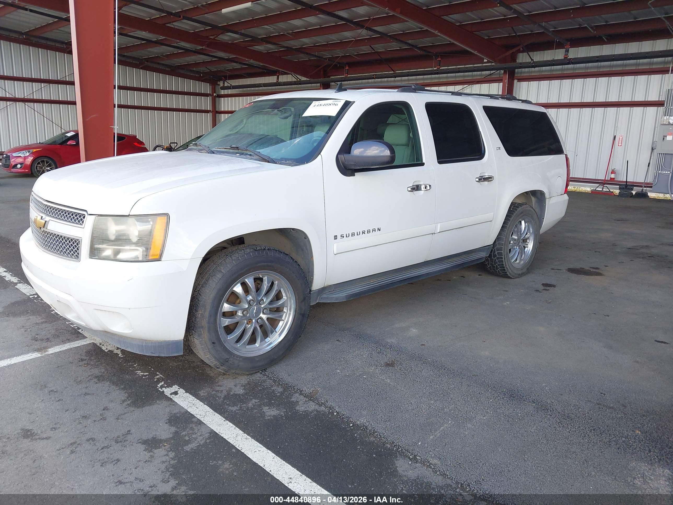 CHEVROLET SUBURBAN image 2
