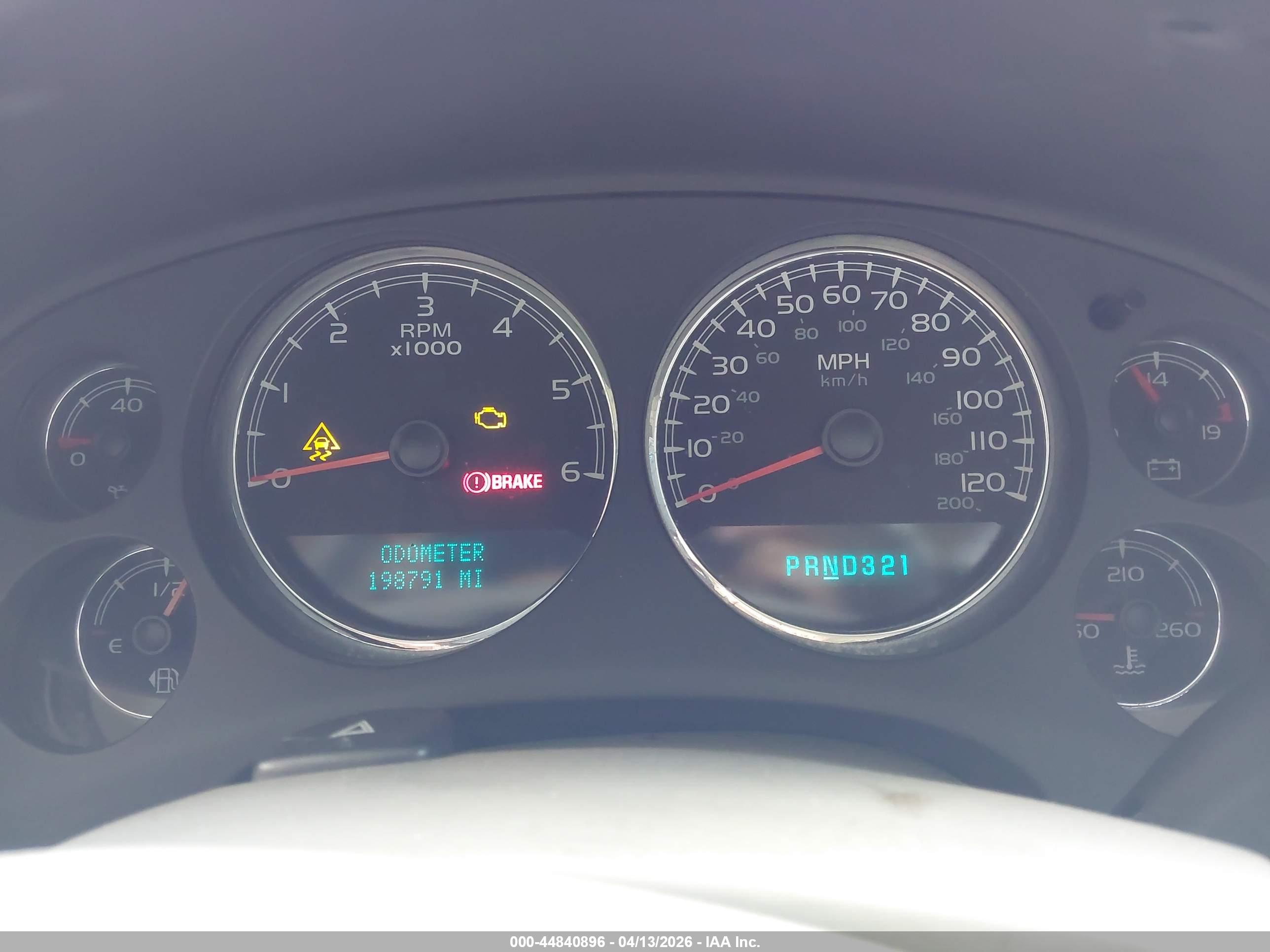 CHEVROLET SUBURBAN image 7