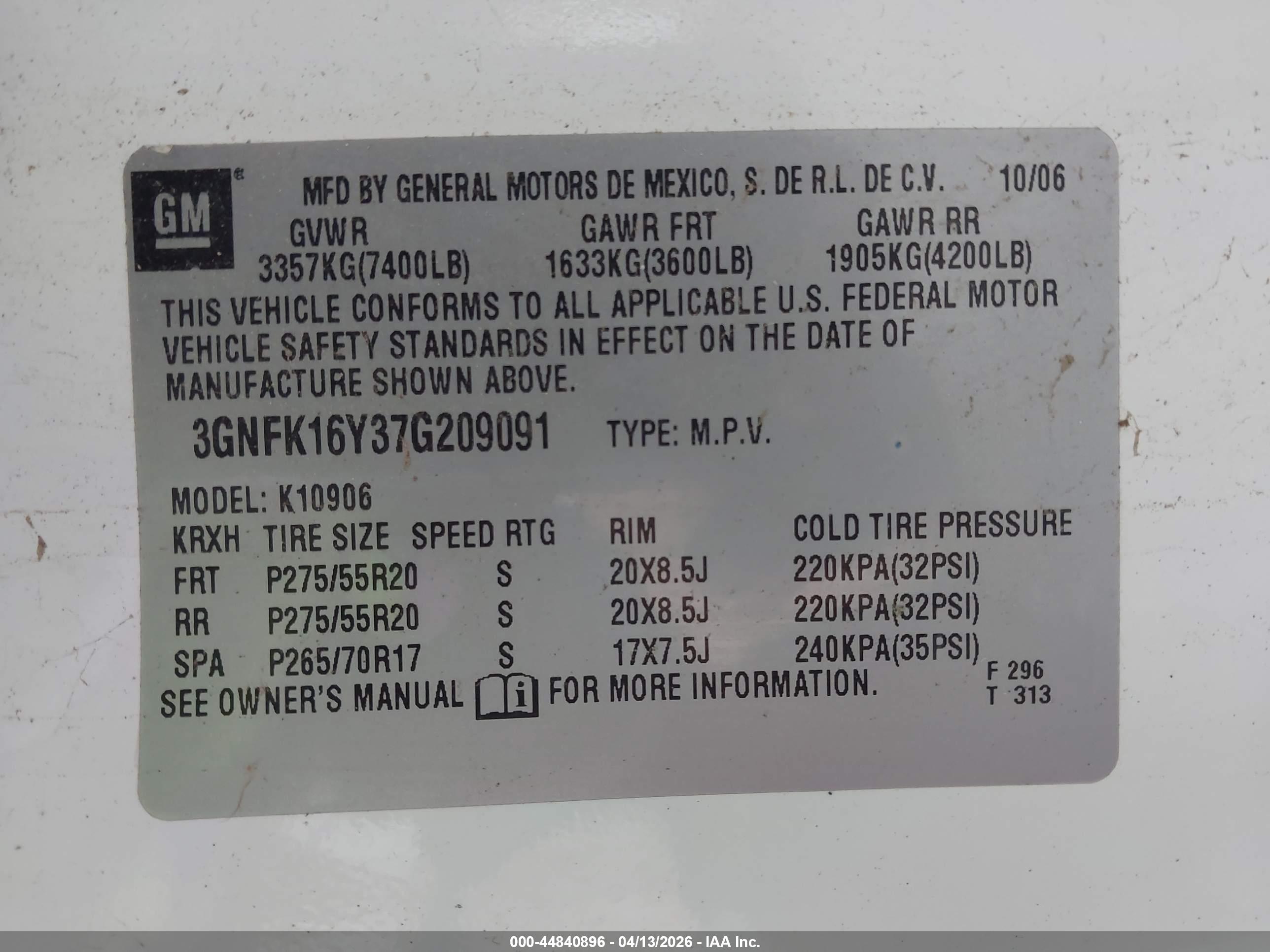 CHEVROLET SUBURBAN image 9