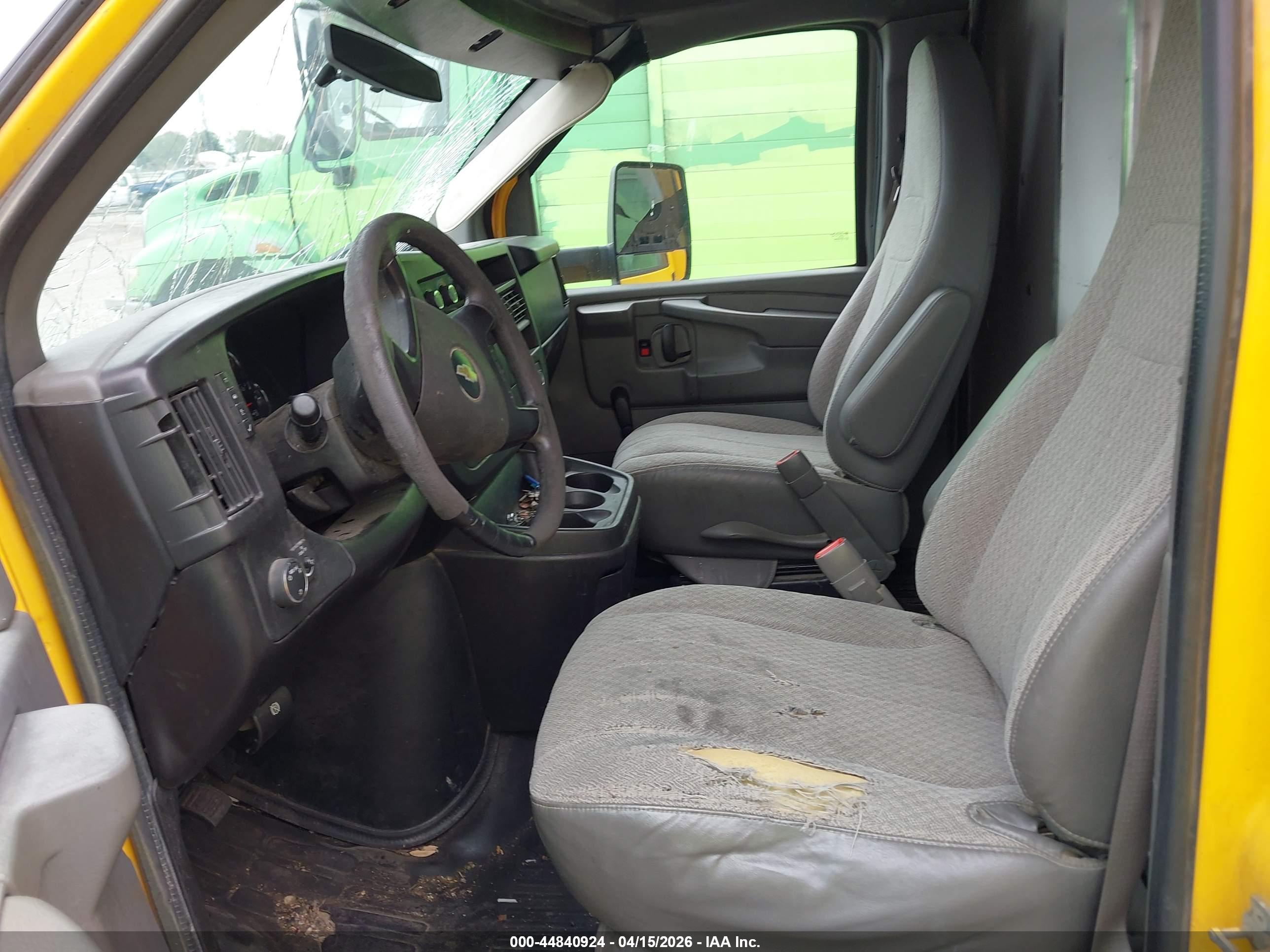 CHEVROLET EXPRESS image 7