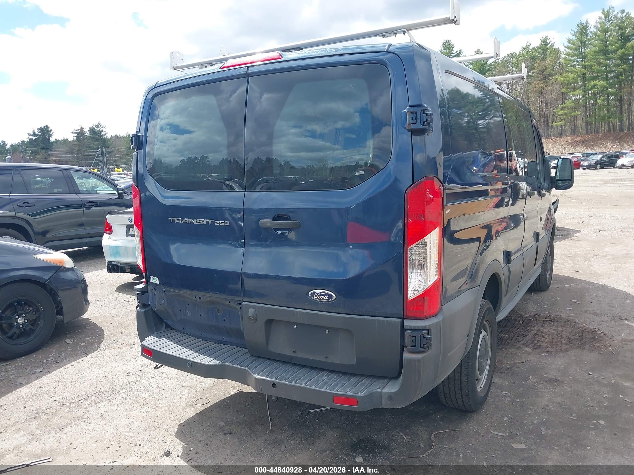 FORD TRANSIT-250 image 4