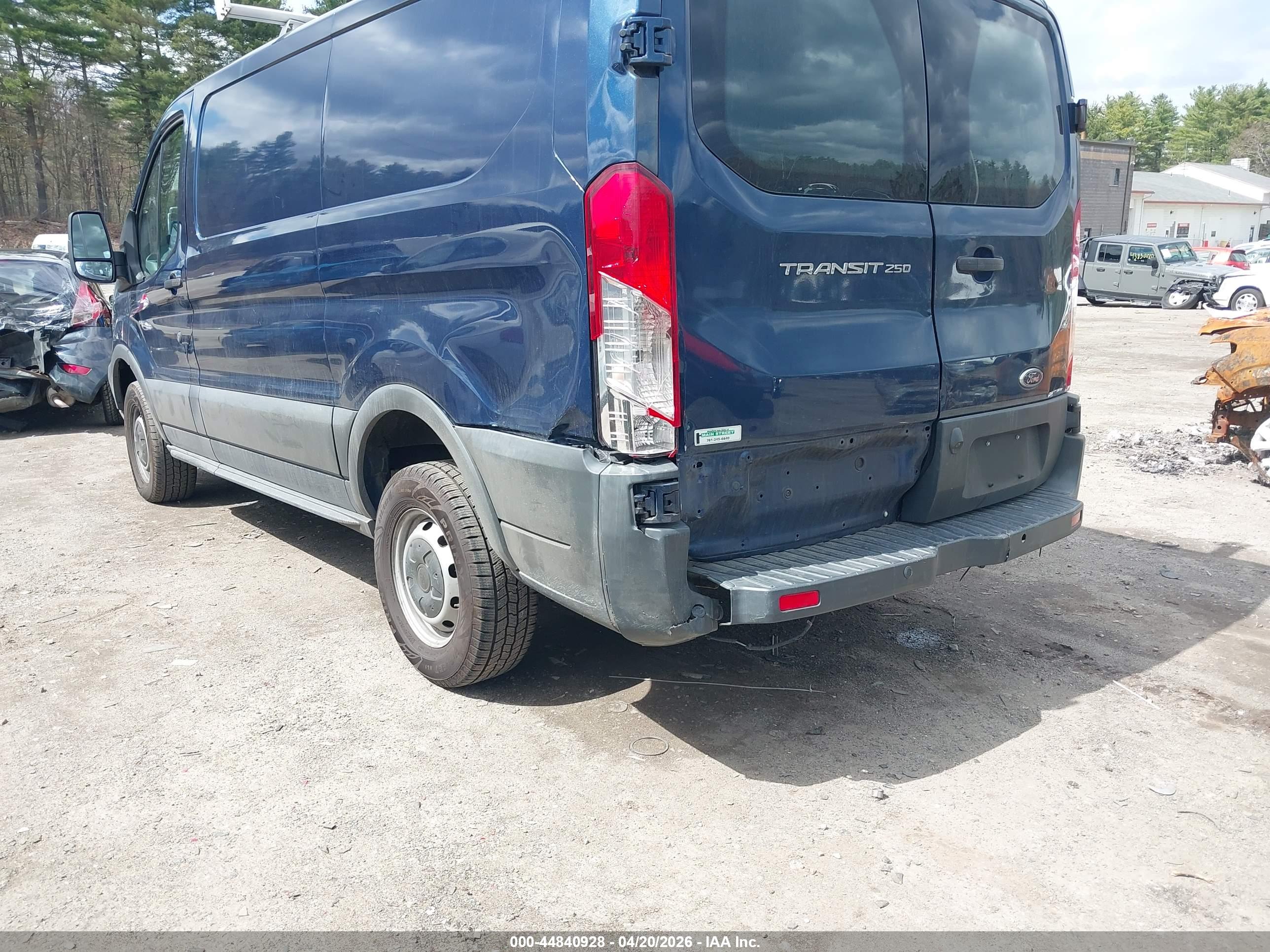 FORD TRANSIT-250 image 6