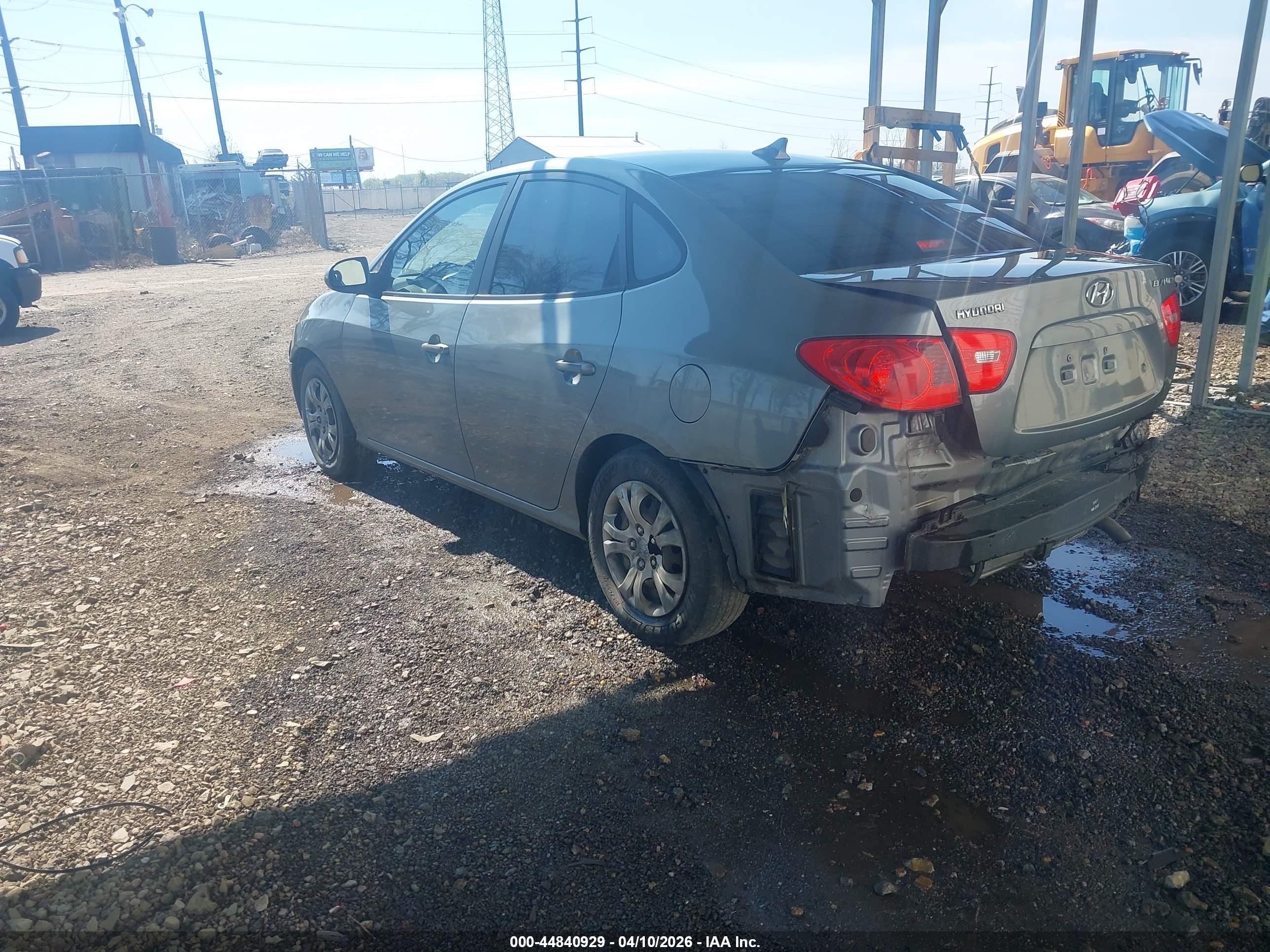 HYUNDAI ELANTRA image 3