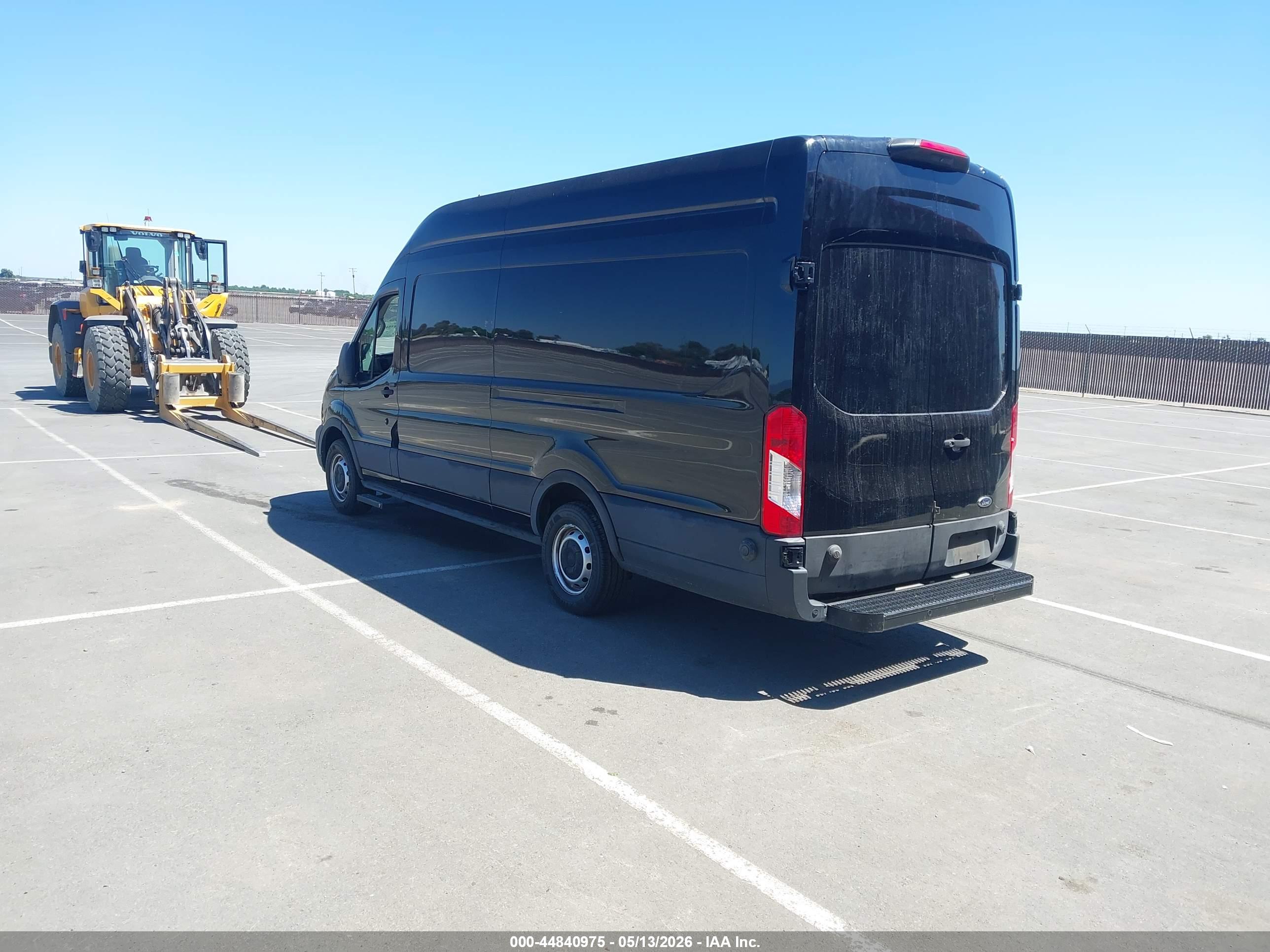 FORD TRANSIT-250 image 3