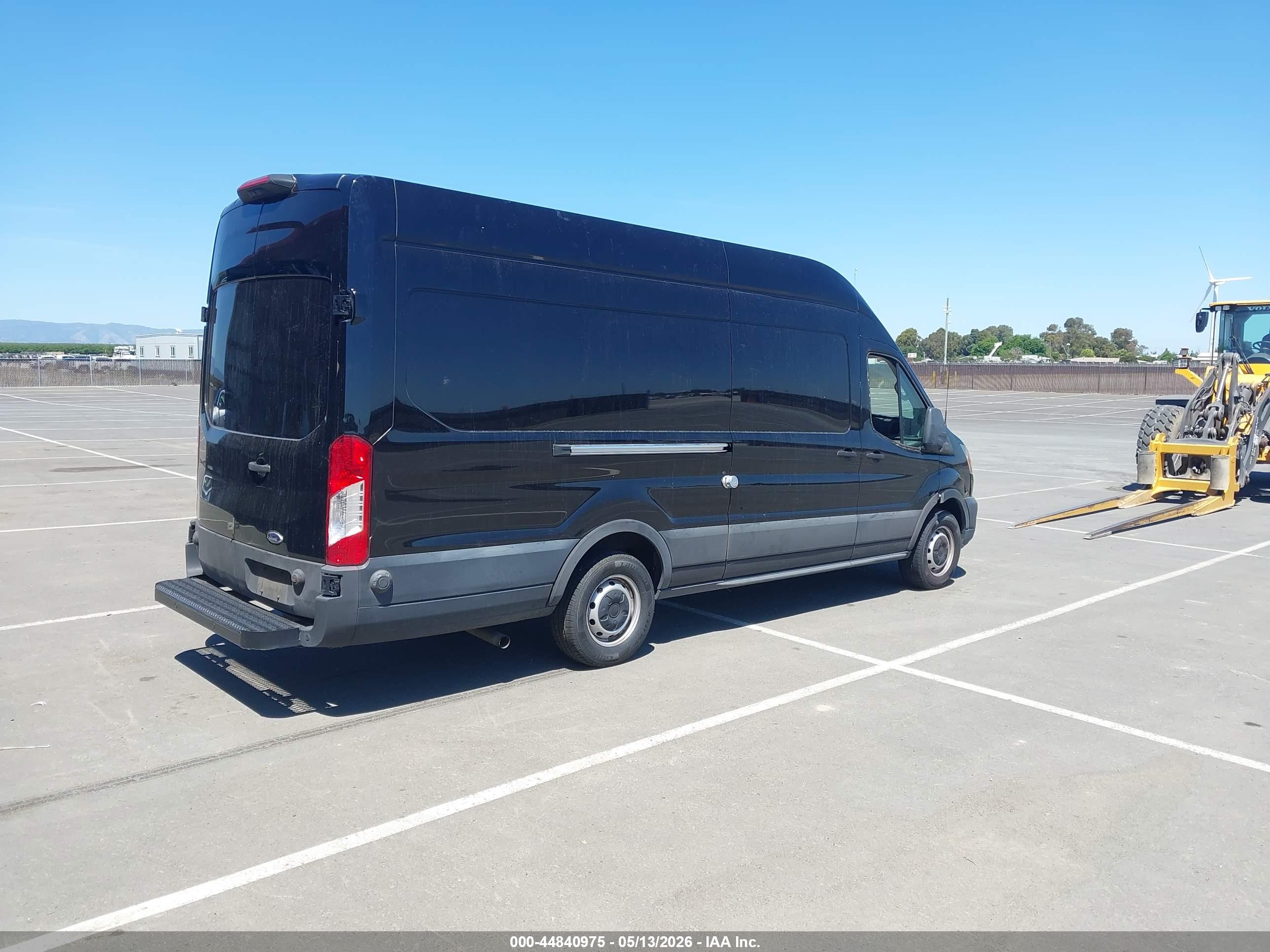 FORD TRANSIT-250 image 4