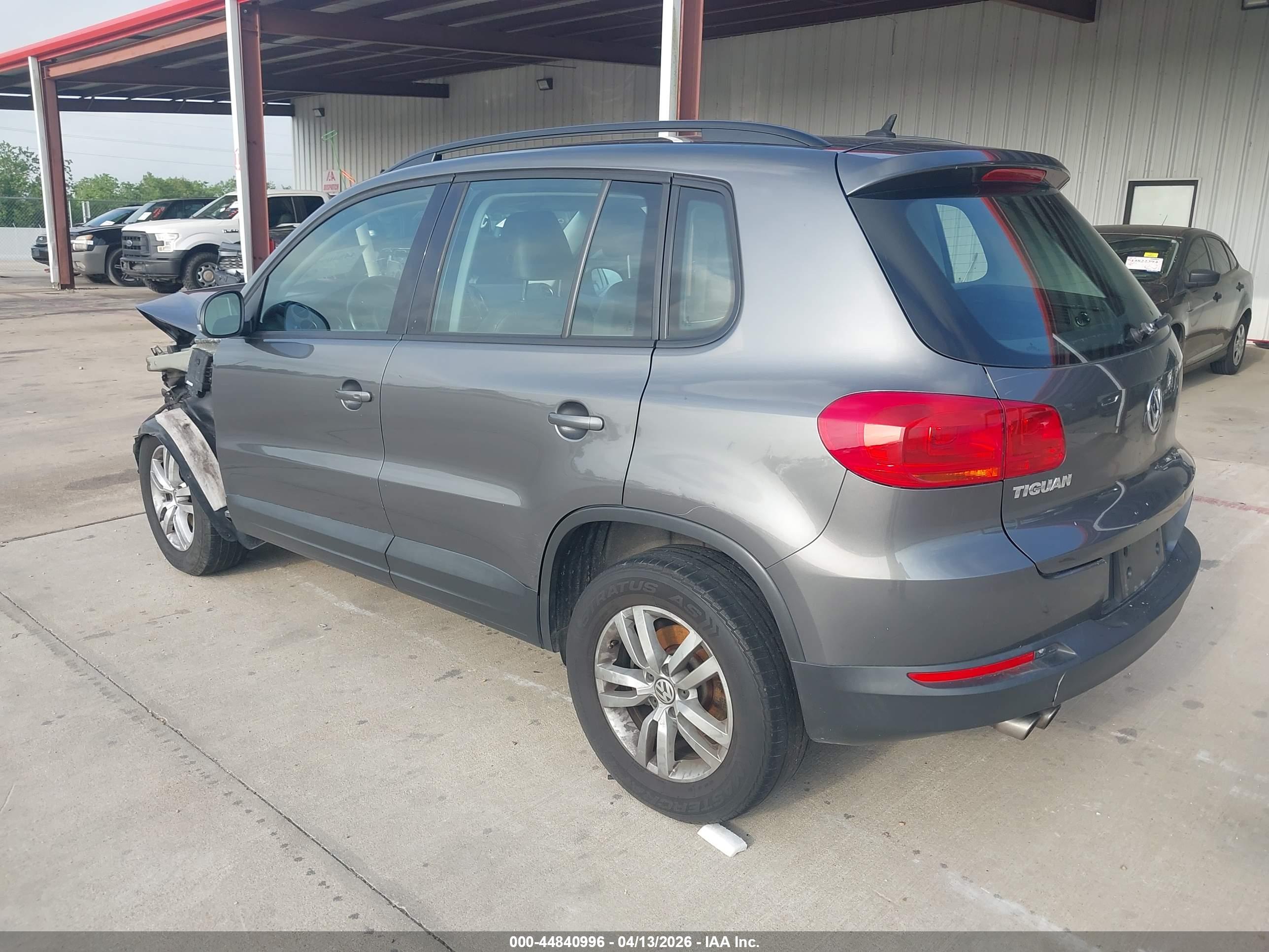 VOLKSWAGEN TIGUAN image 3