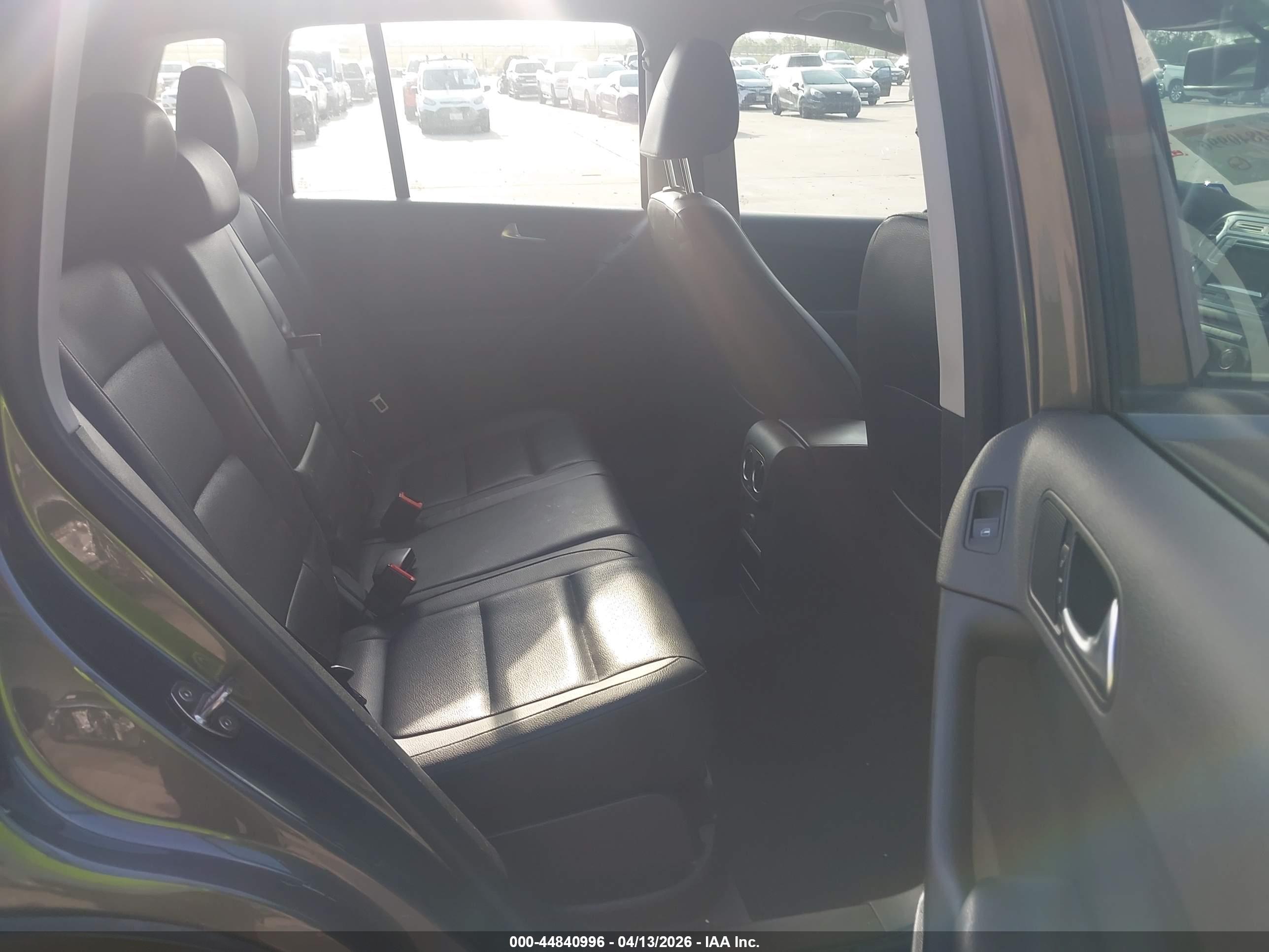 VOLKSWAGEN TIGUAN image 8