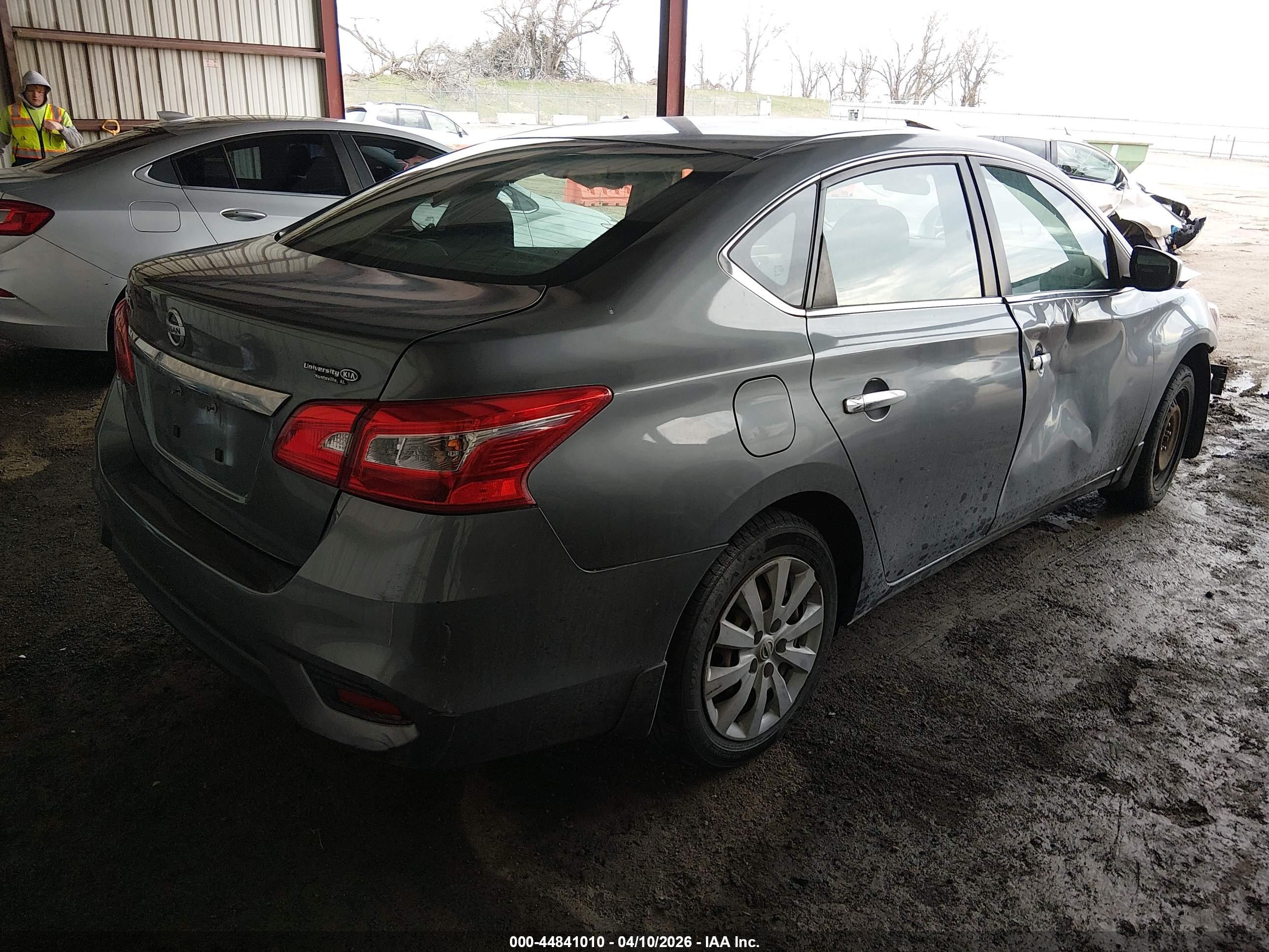 NISSAN SENTRA image 4