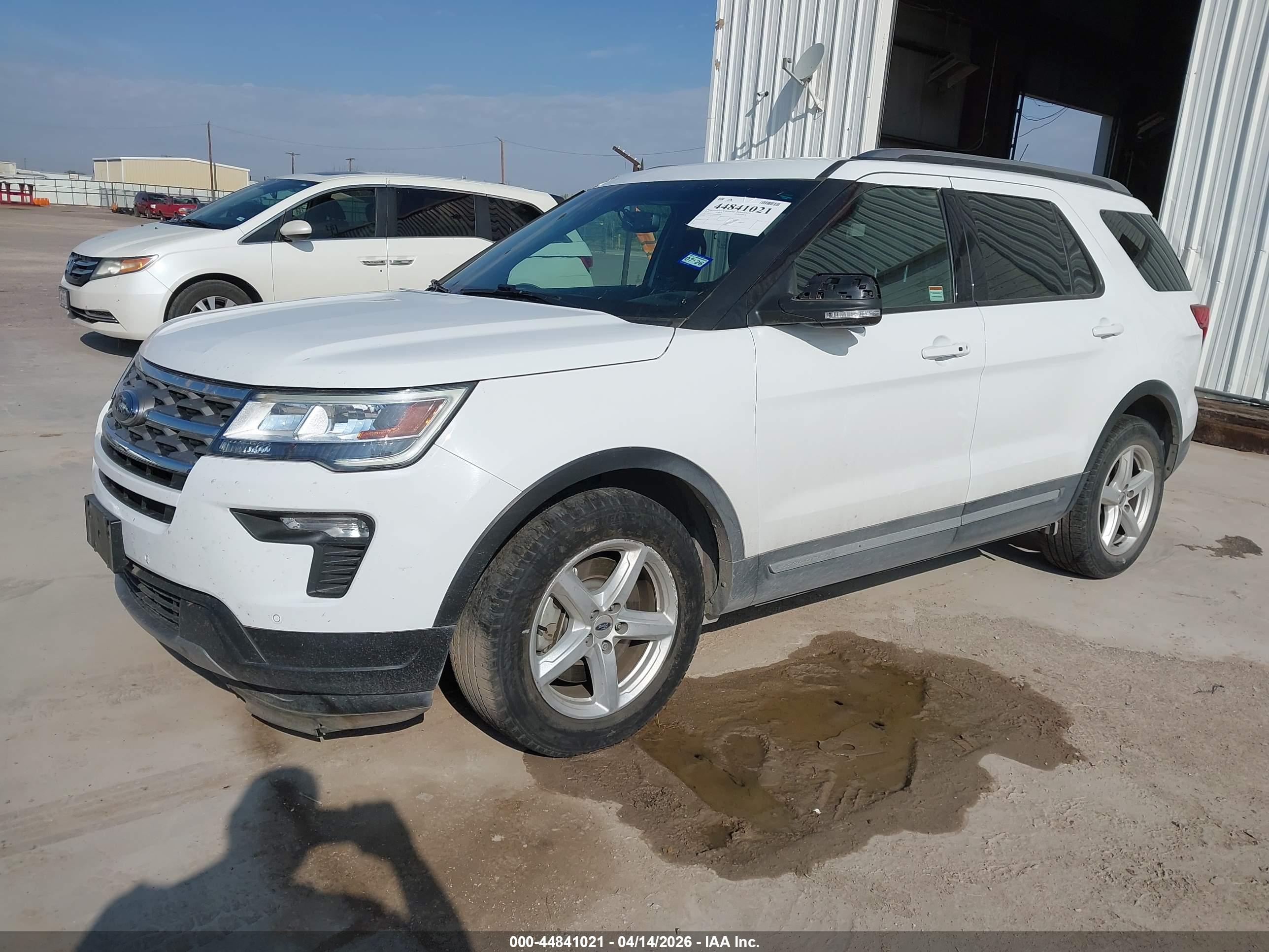 FORD EXPLORER image 2