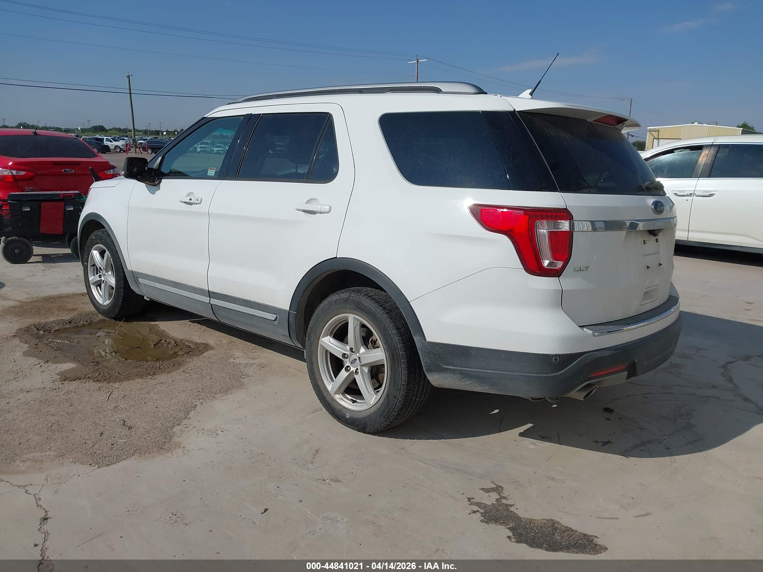 FORD EXPLORER image 3