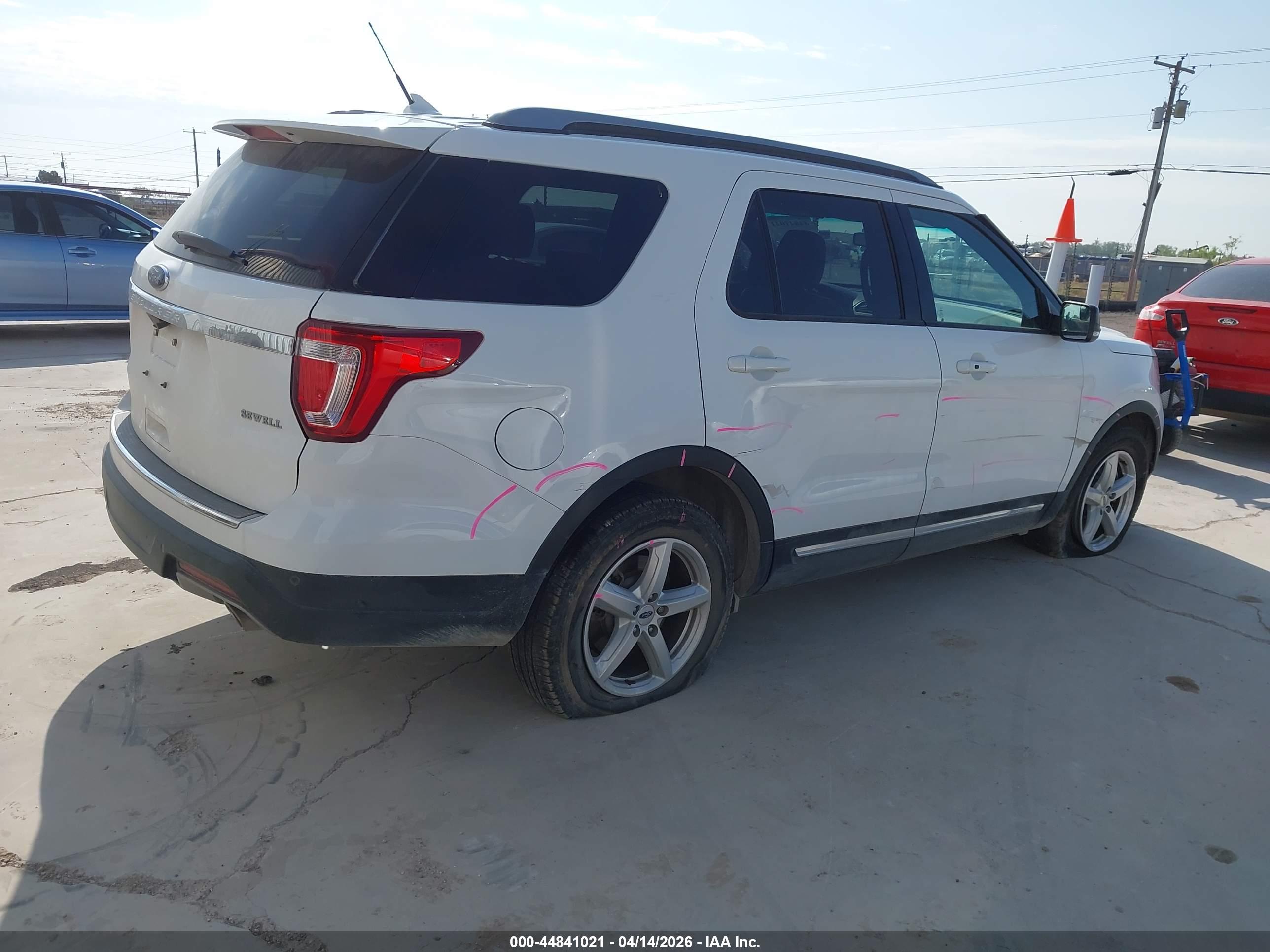 FORD EXPLORER image 4